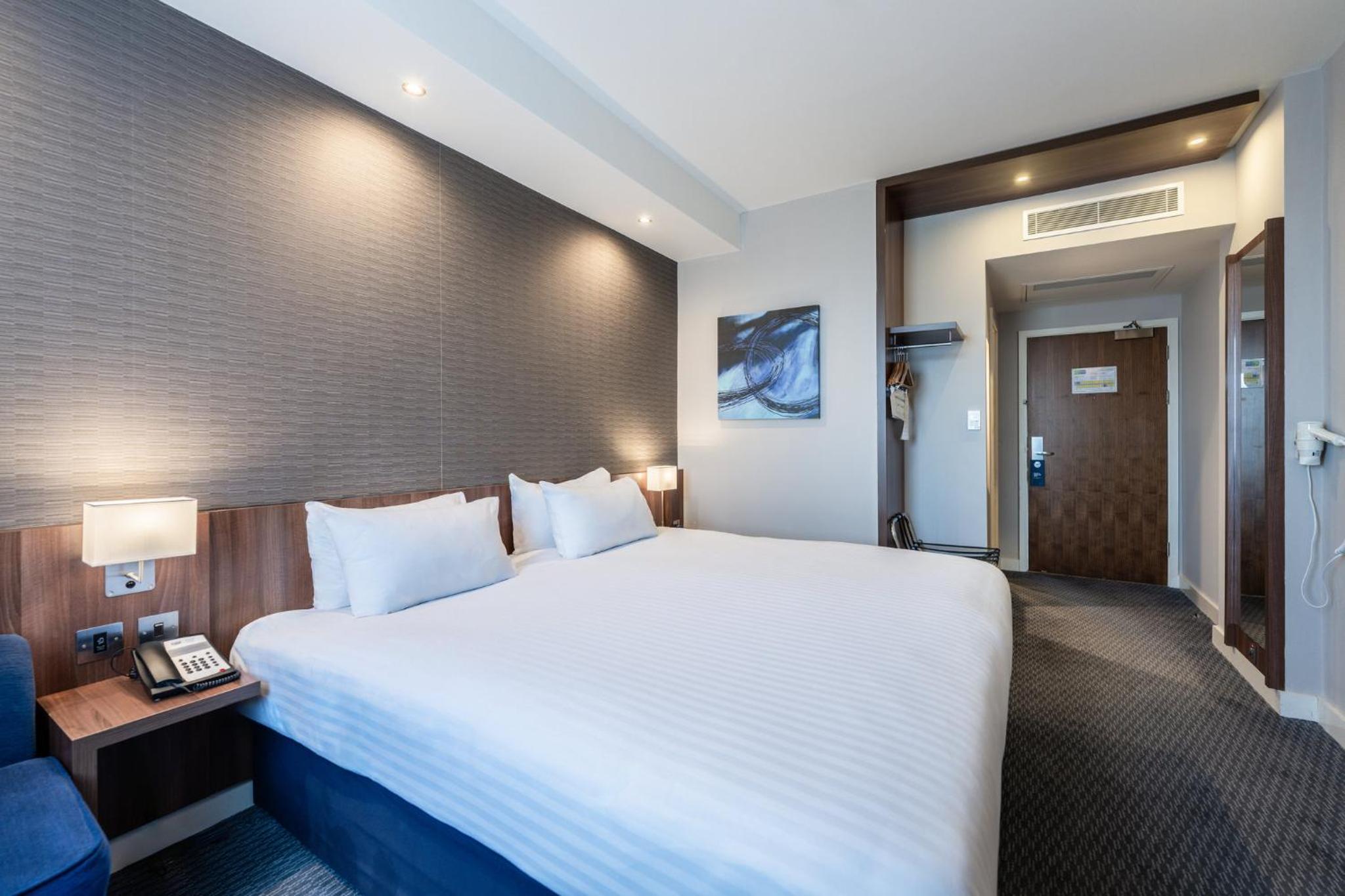 Standard Room with Free Hot Breakfast photo 2