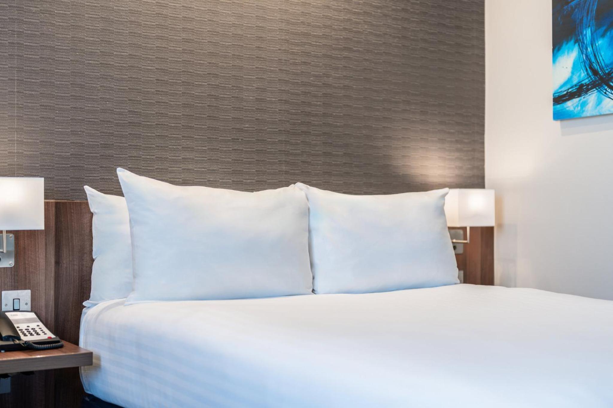 Standard Room with Free Hot Breakfast photo 3