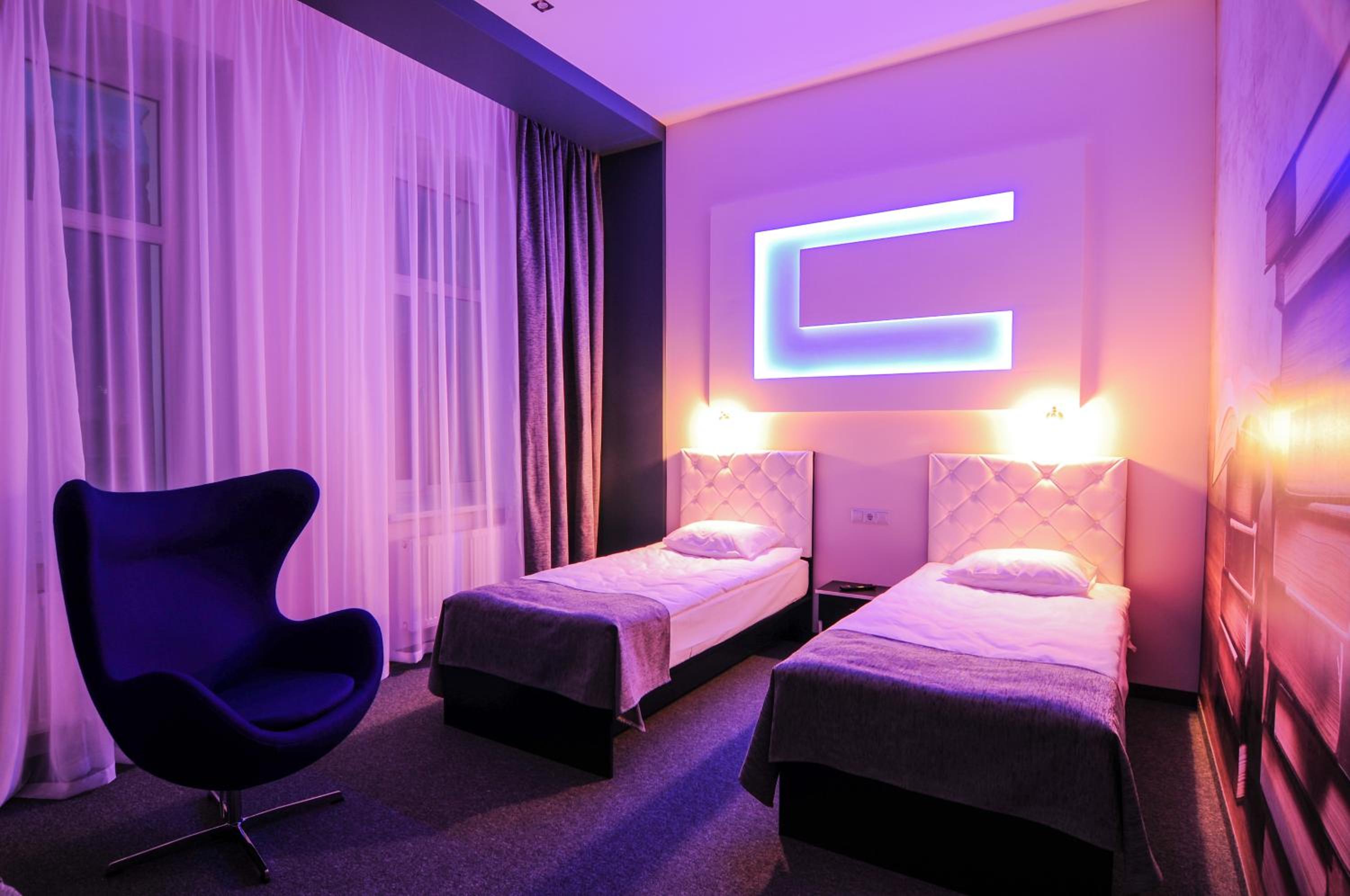 Business Double or Twin Room with Sofa Bed - Photo 2