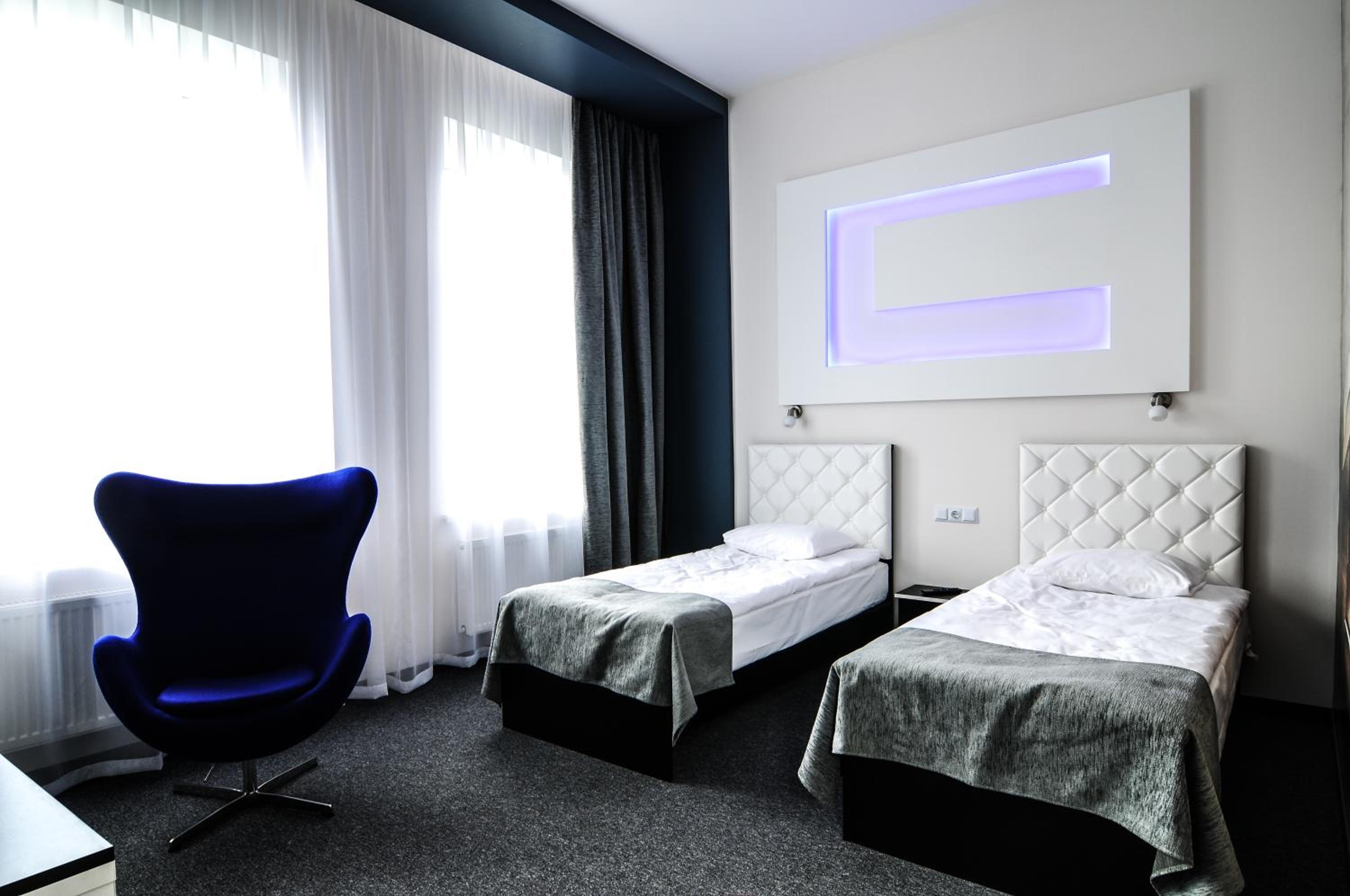 Business Double or Twin Room with Sofa Bed - Photo 3