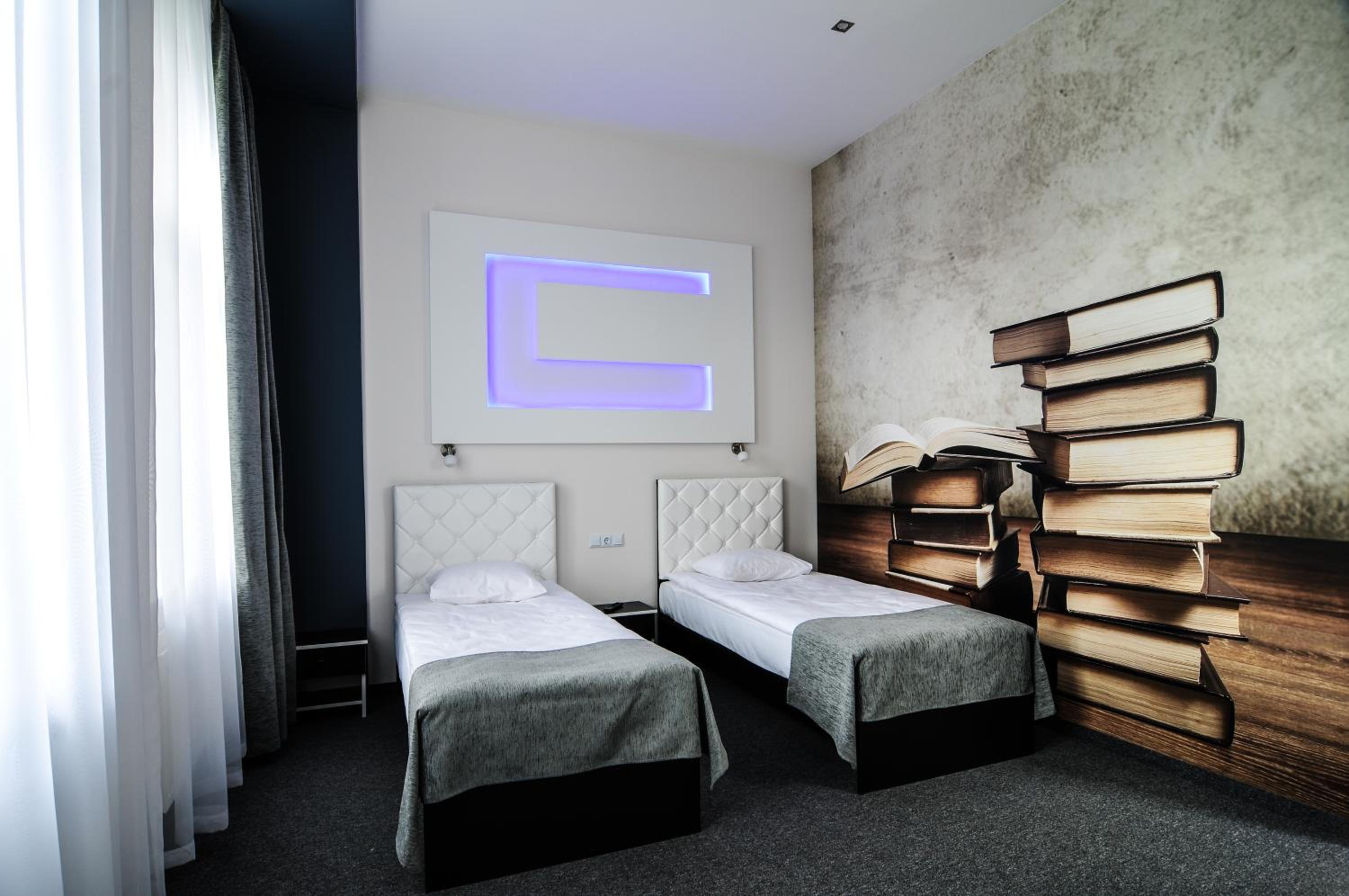 Business Double or Twin Room with Sofa Bed - Photo 5