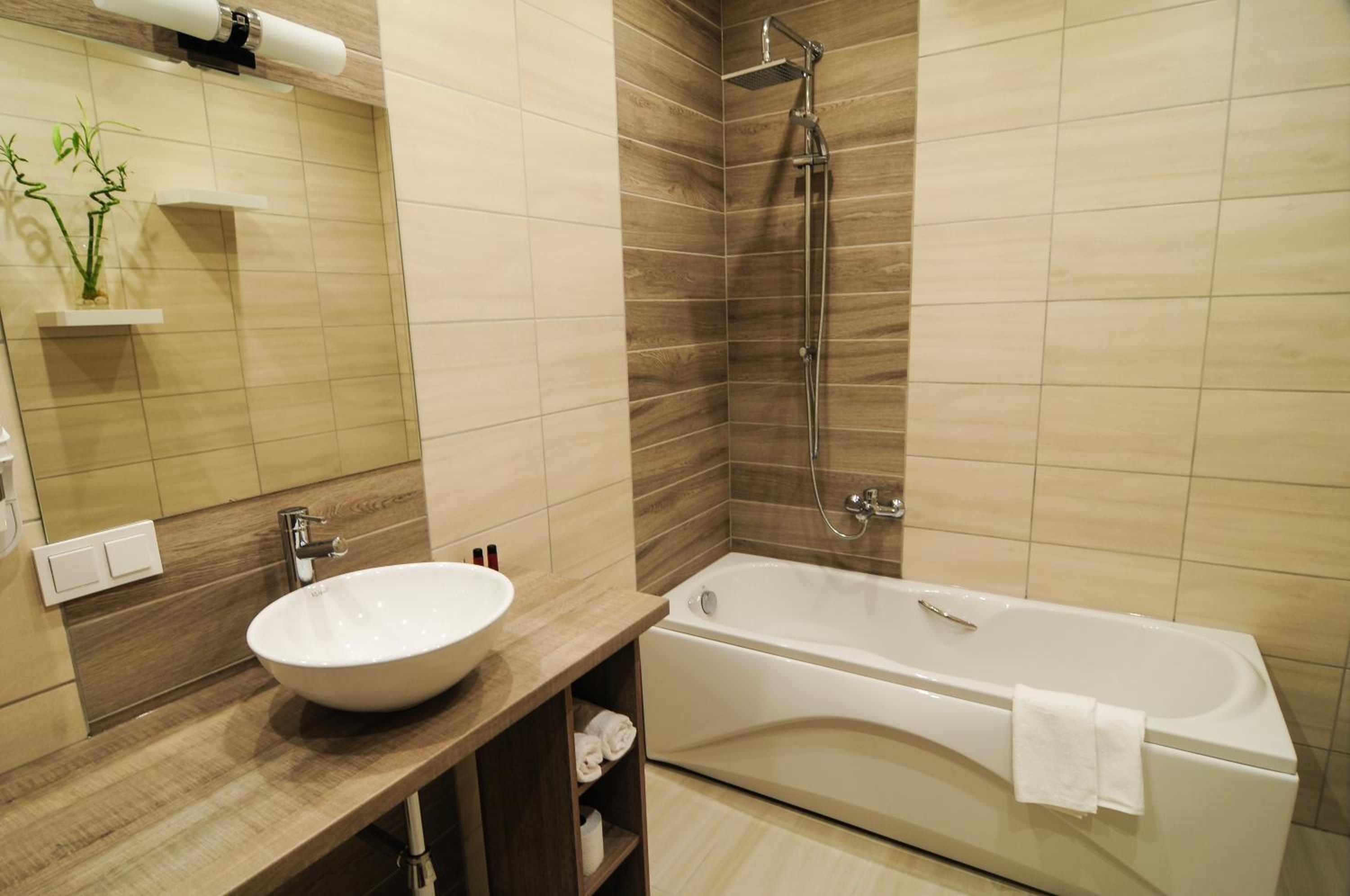 Business Double or Twin Room with Sofa Bed - Photo 6