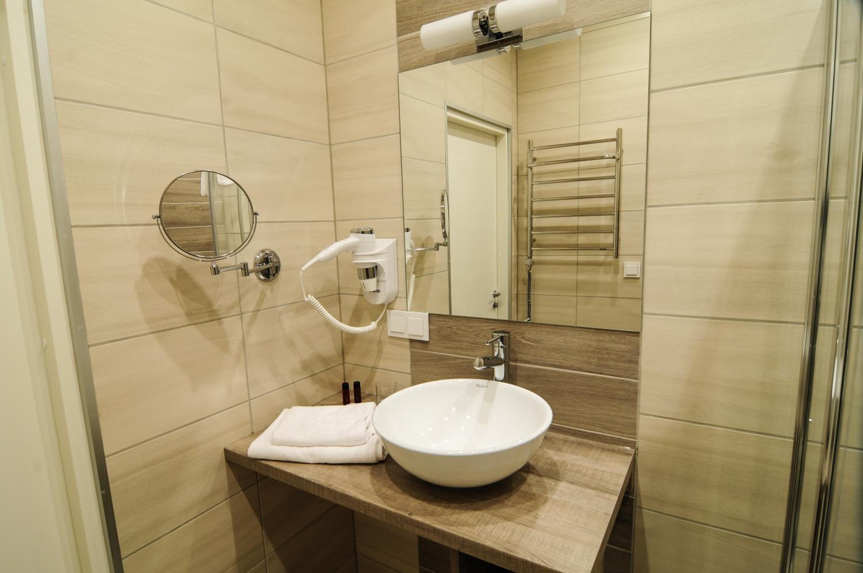 Double or Twin Room with Balcony - Photo 3