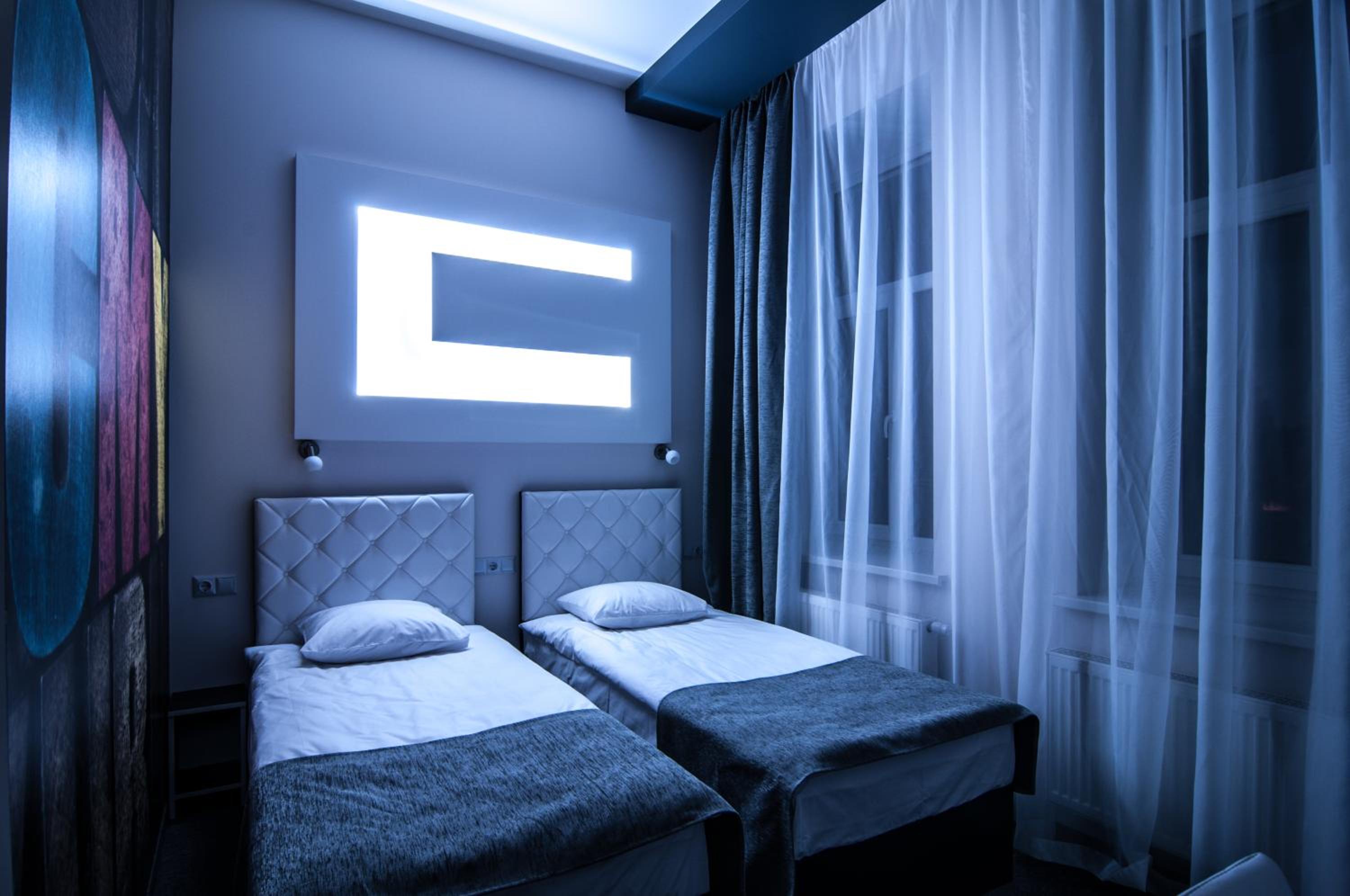 Double or Twin Room with Balcony - Photo 5