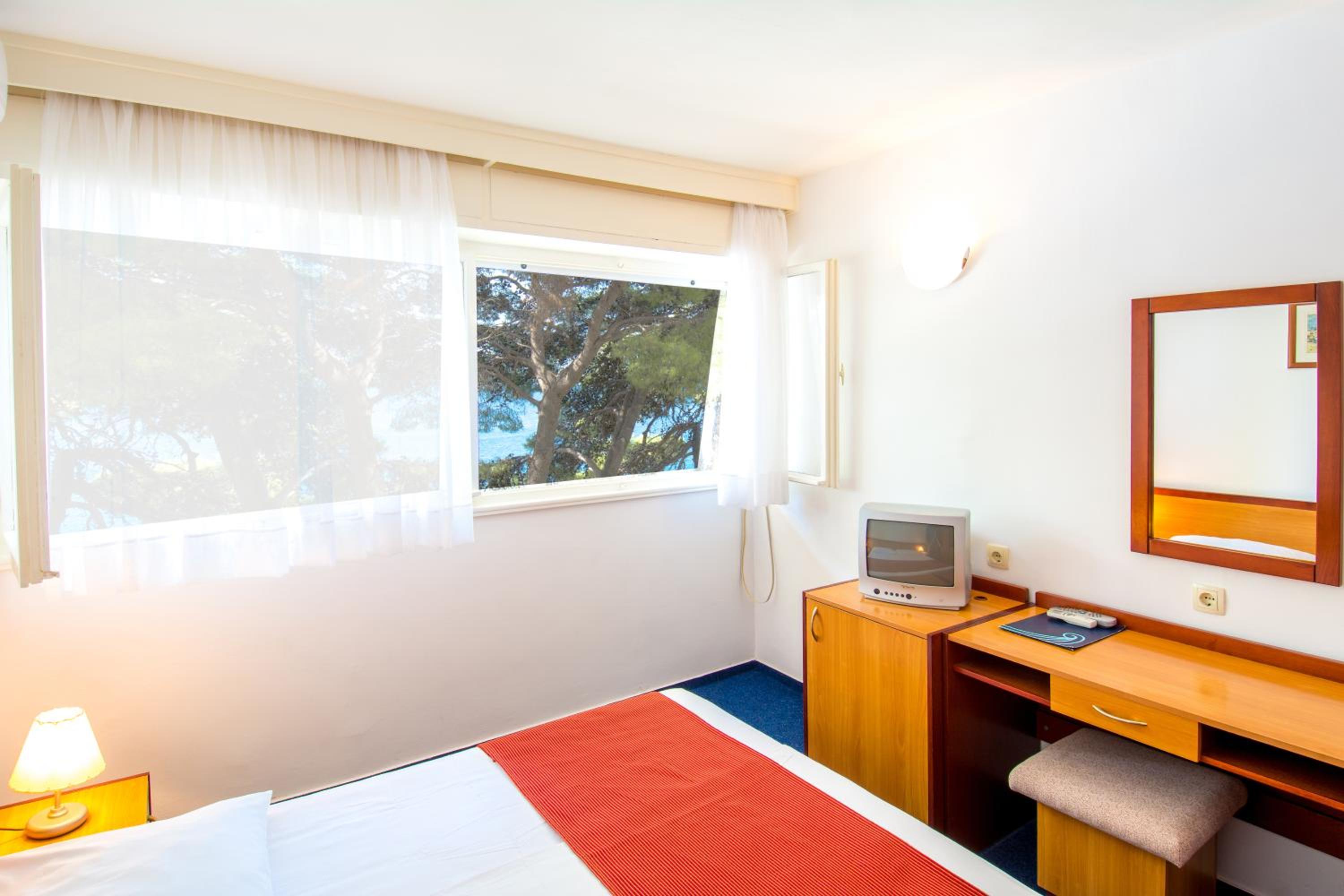 Standard Double Room - Photo 8