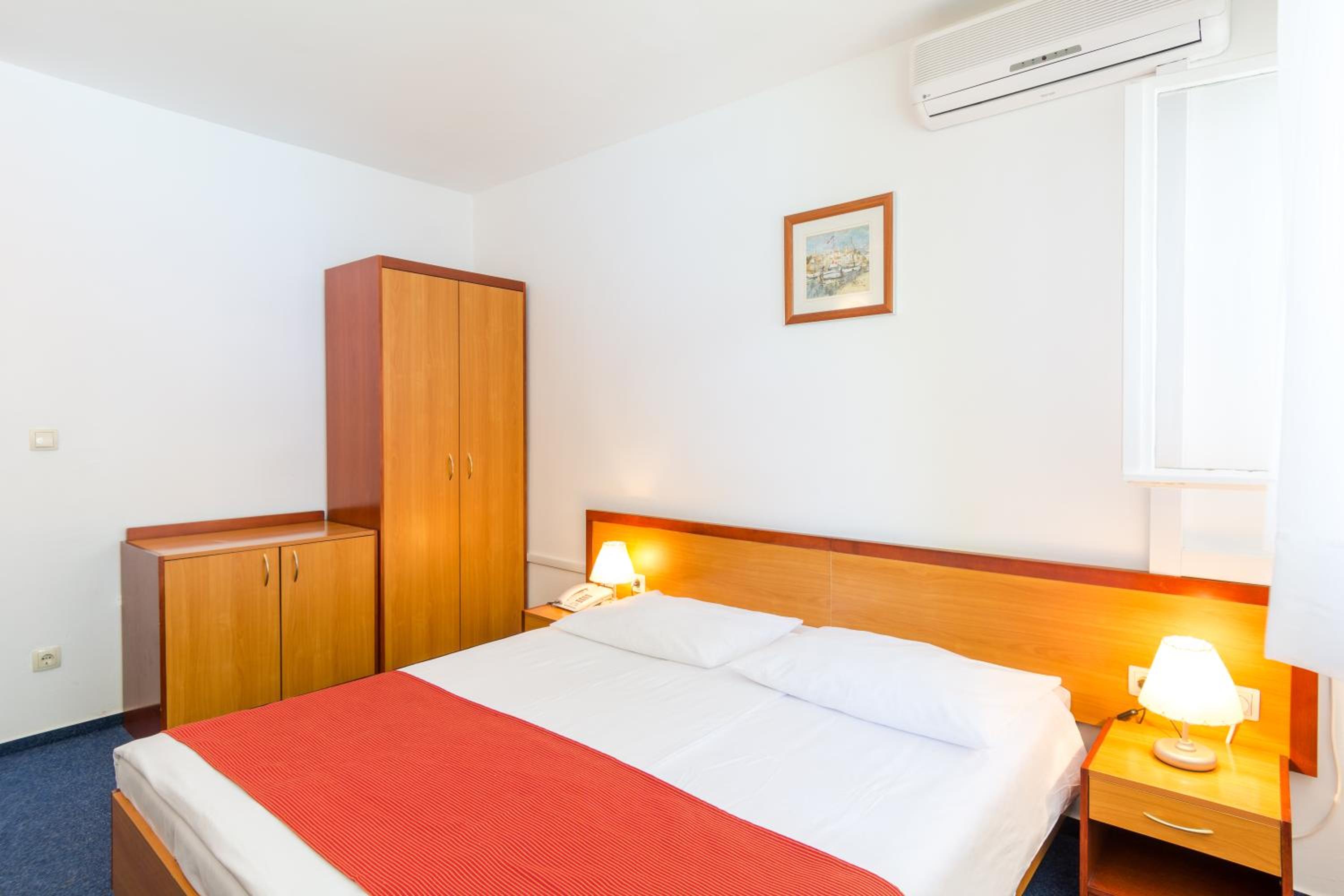 Standard Double Room - Photo 6
