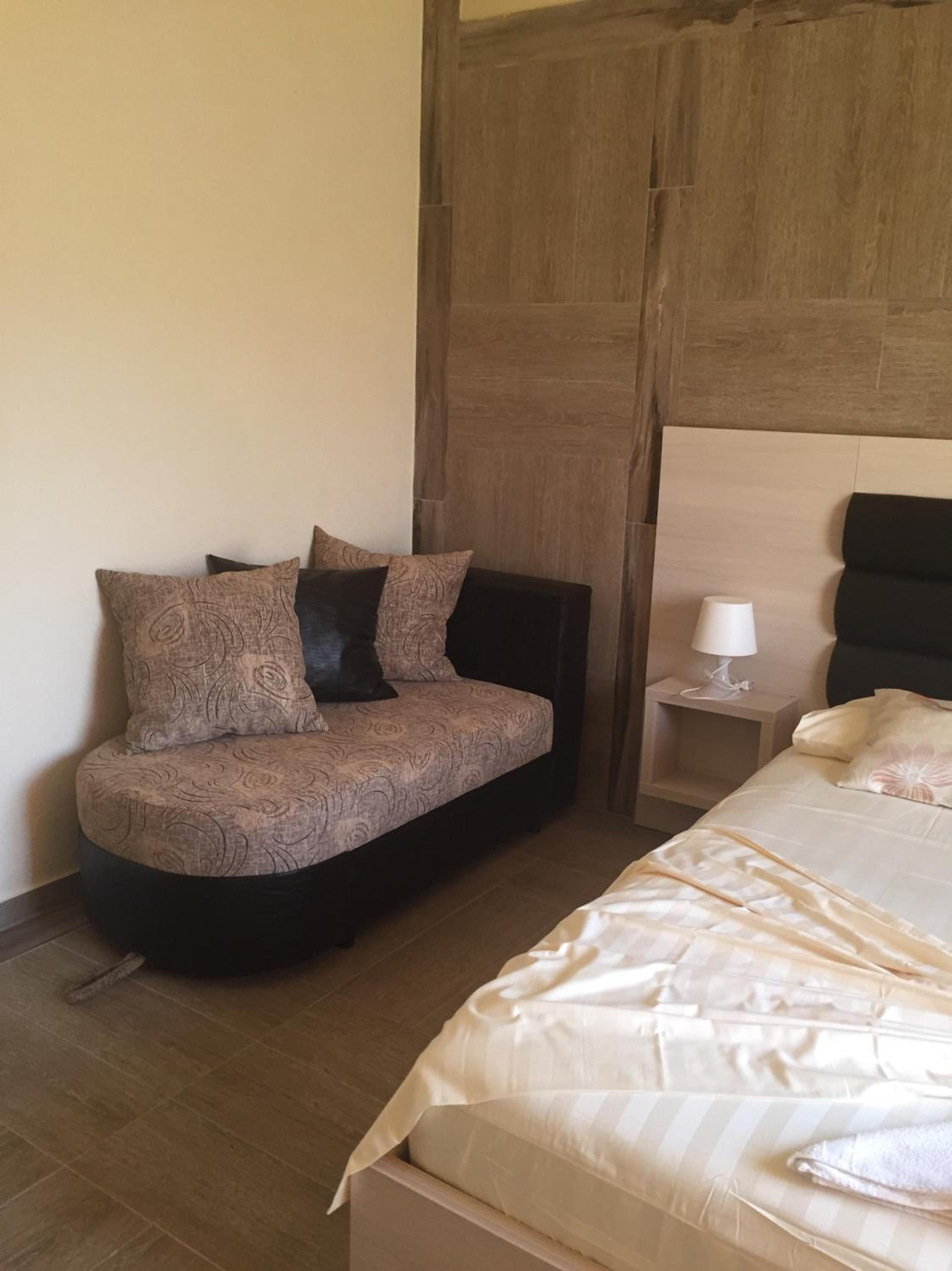 Triple Room with Balcony - Photo 25