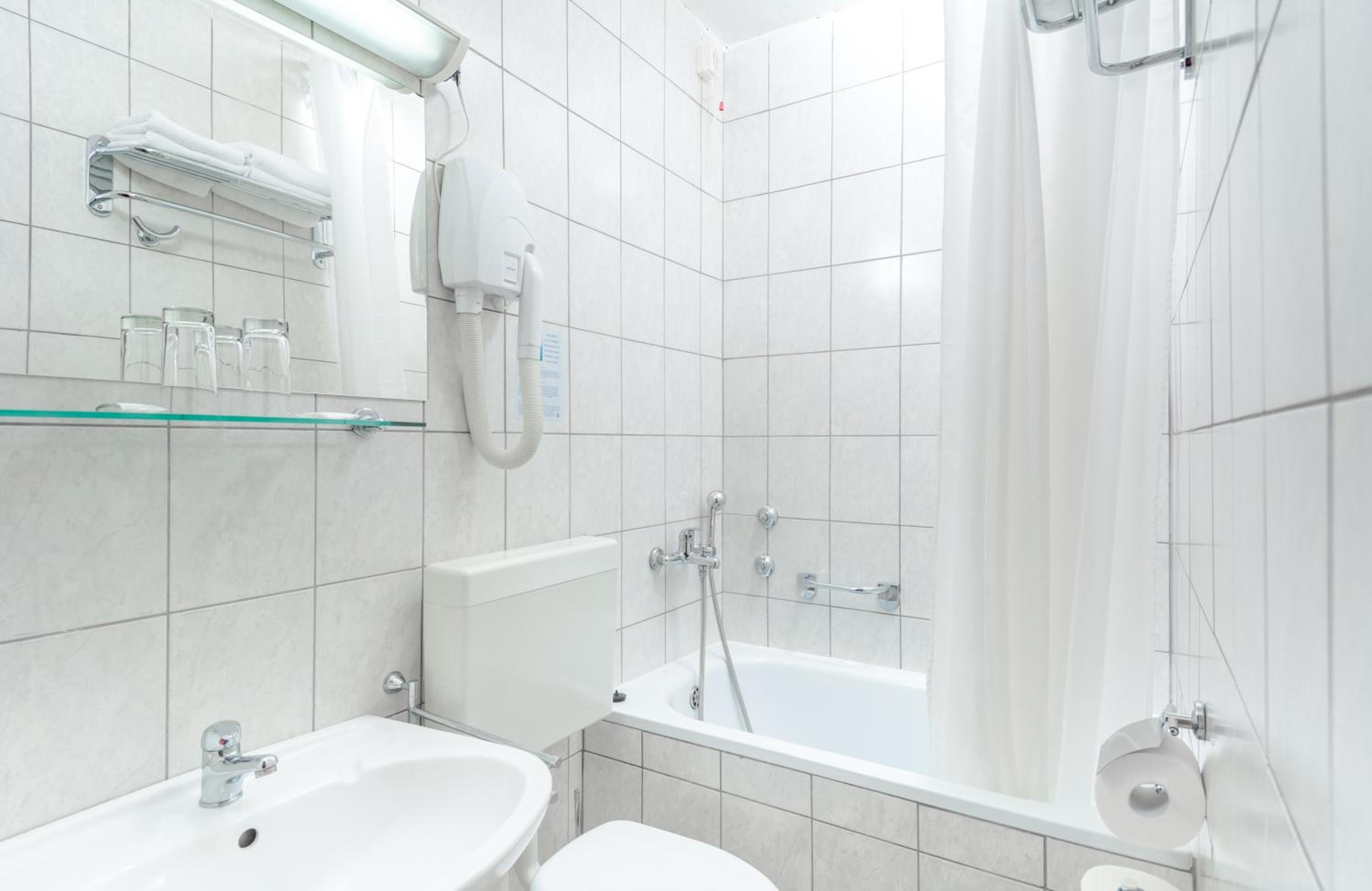 Standard Double Room - Photo 7