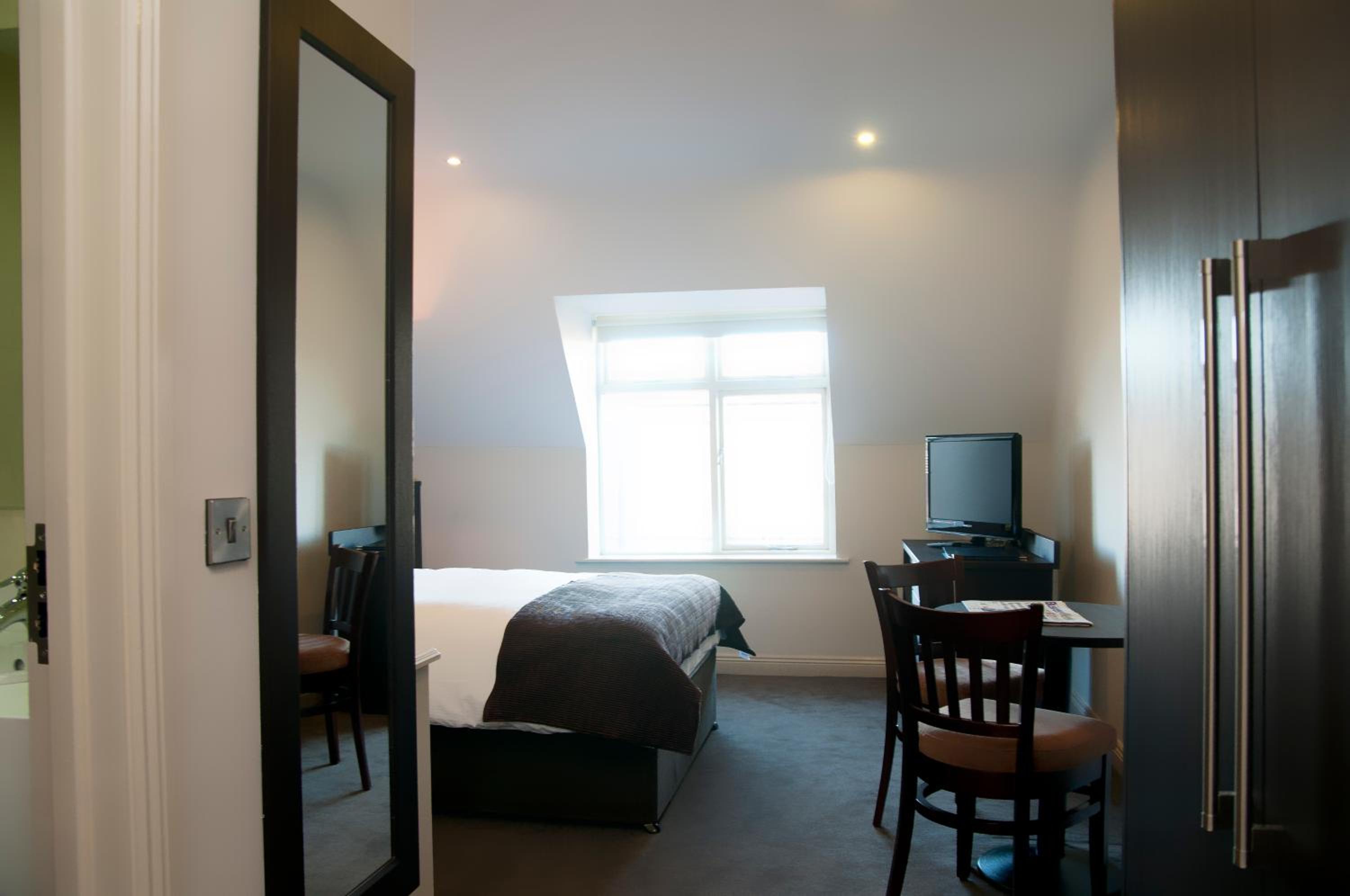 Double or Twin Room - Photo 3