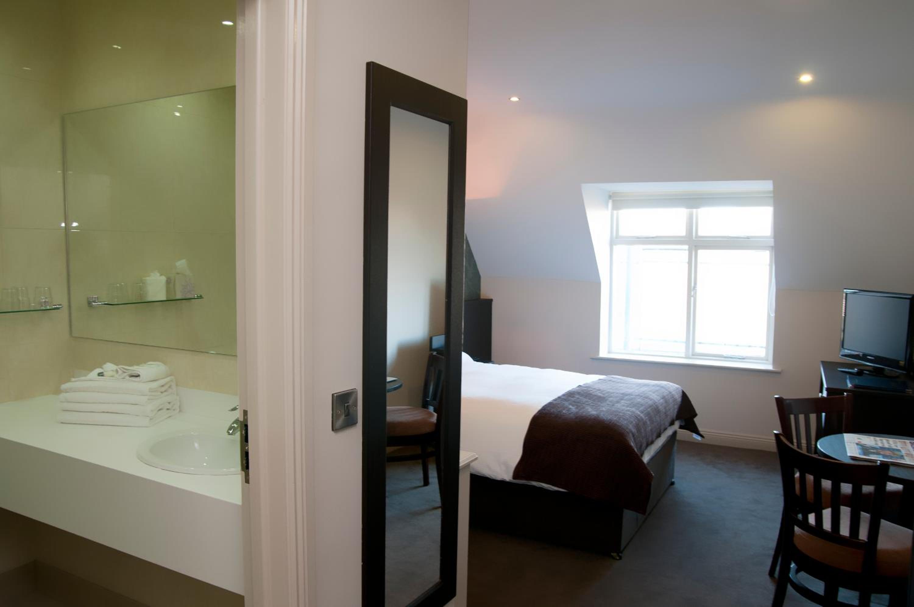 Double or Twin Room - Photo 1