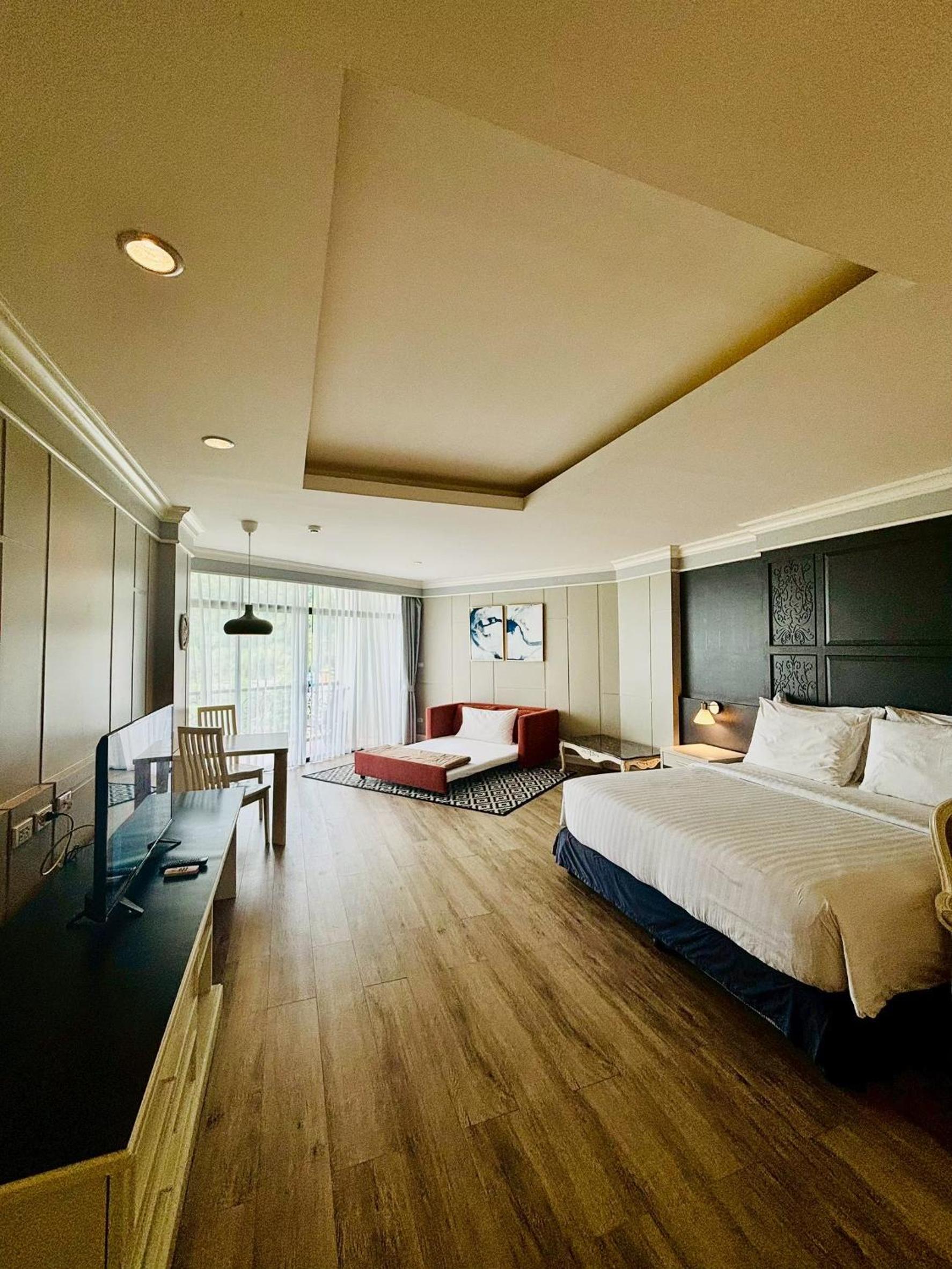 Deluxe Triple Room with Sea View photo 3