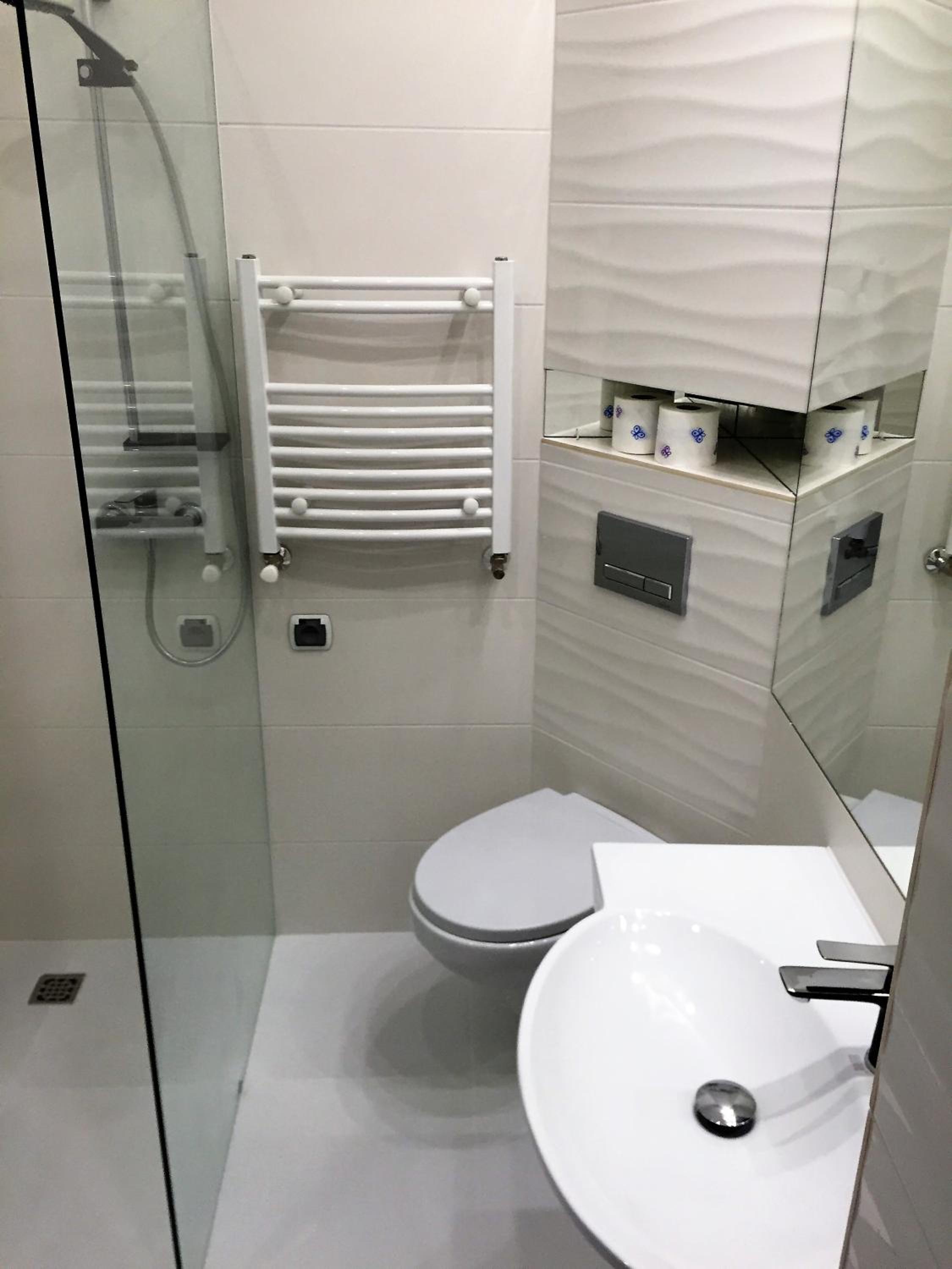 Standard Double or Twin Room - Photo 8