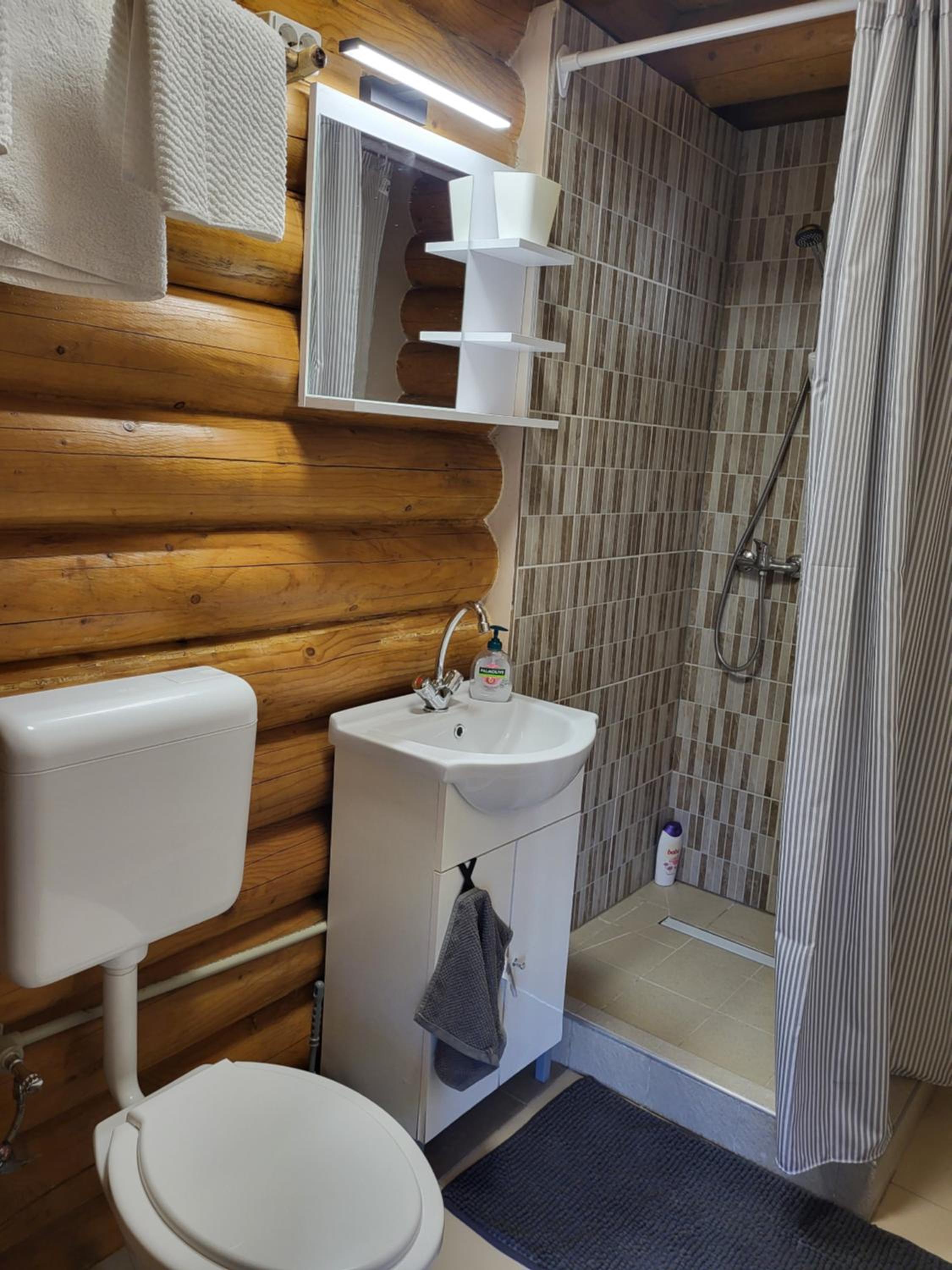 Twin Room with Private Bathroom photo 1