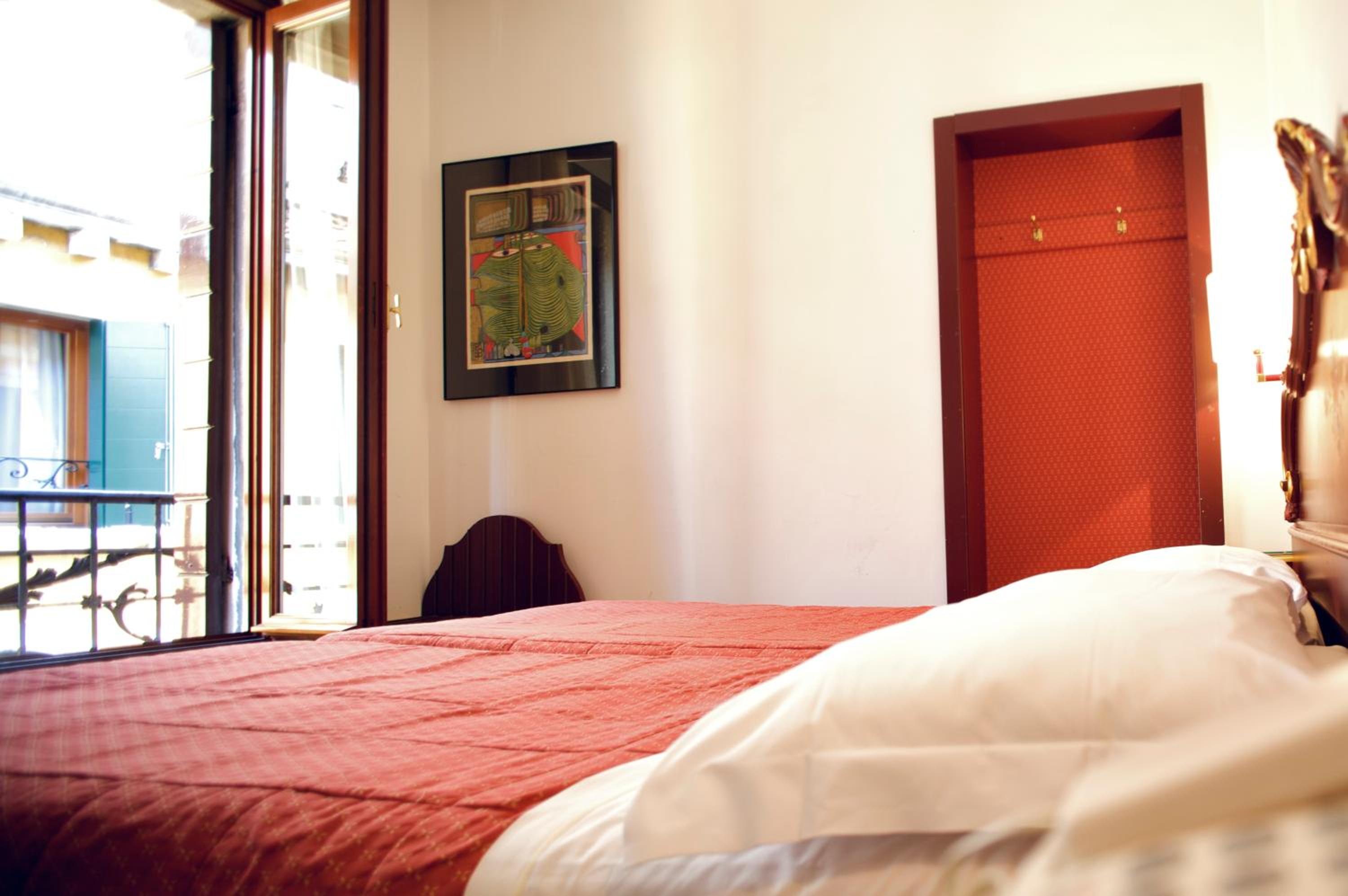 Double or Twin Room photo 2