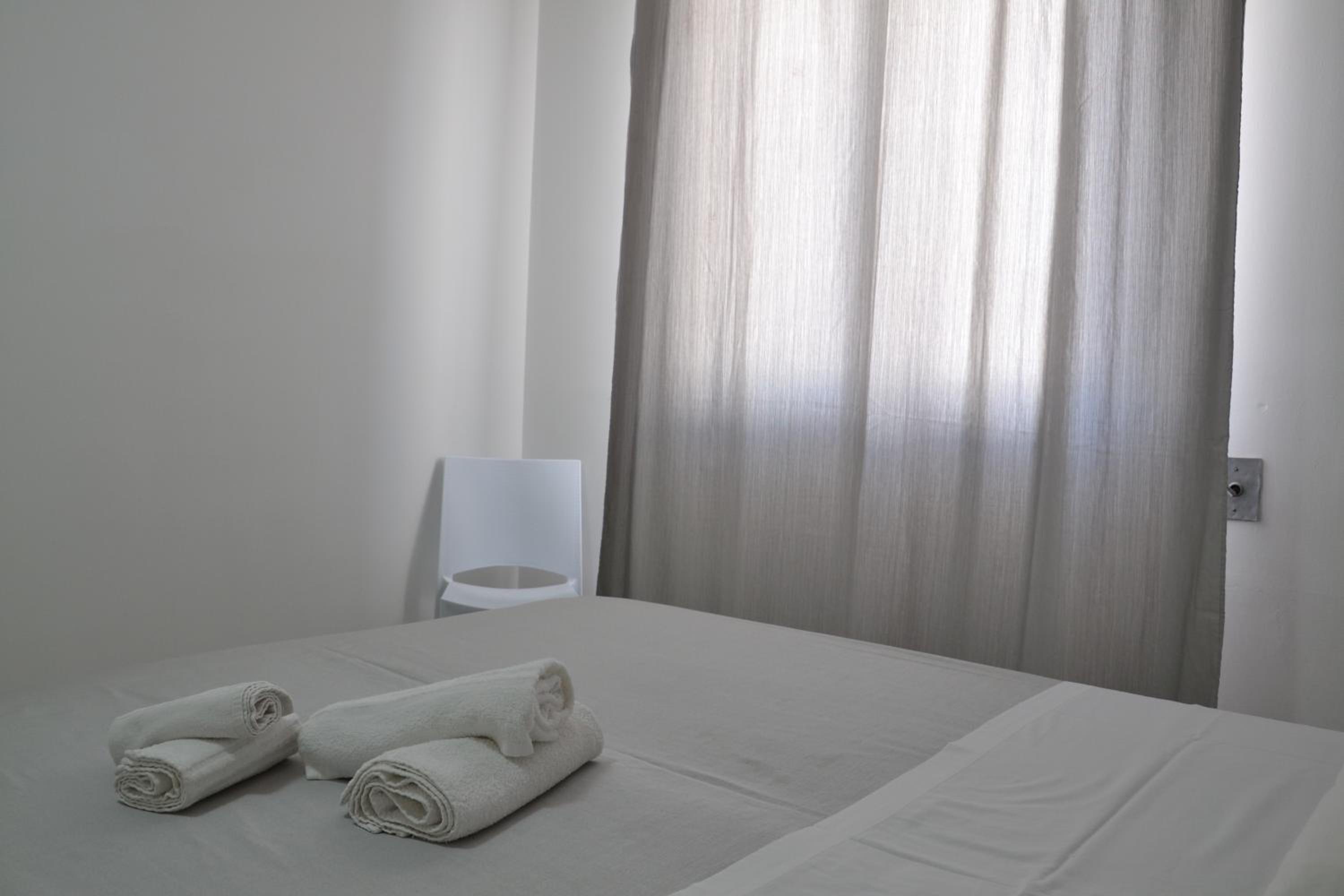 Double Room with Private Bathroom - Photo 3