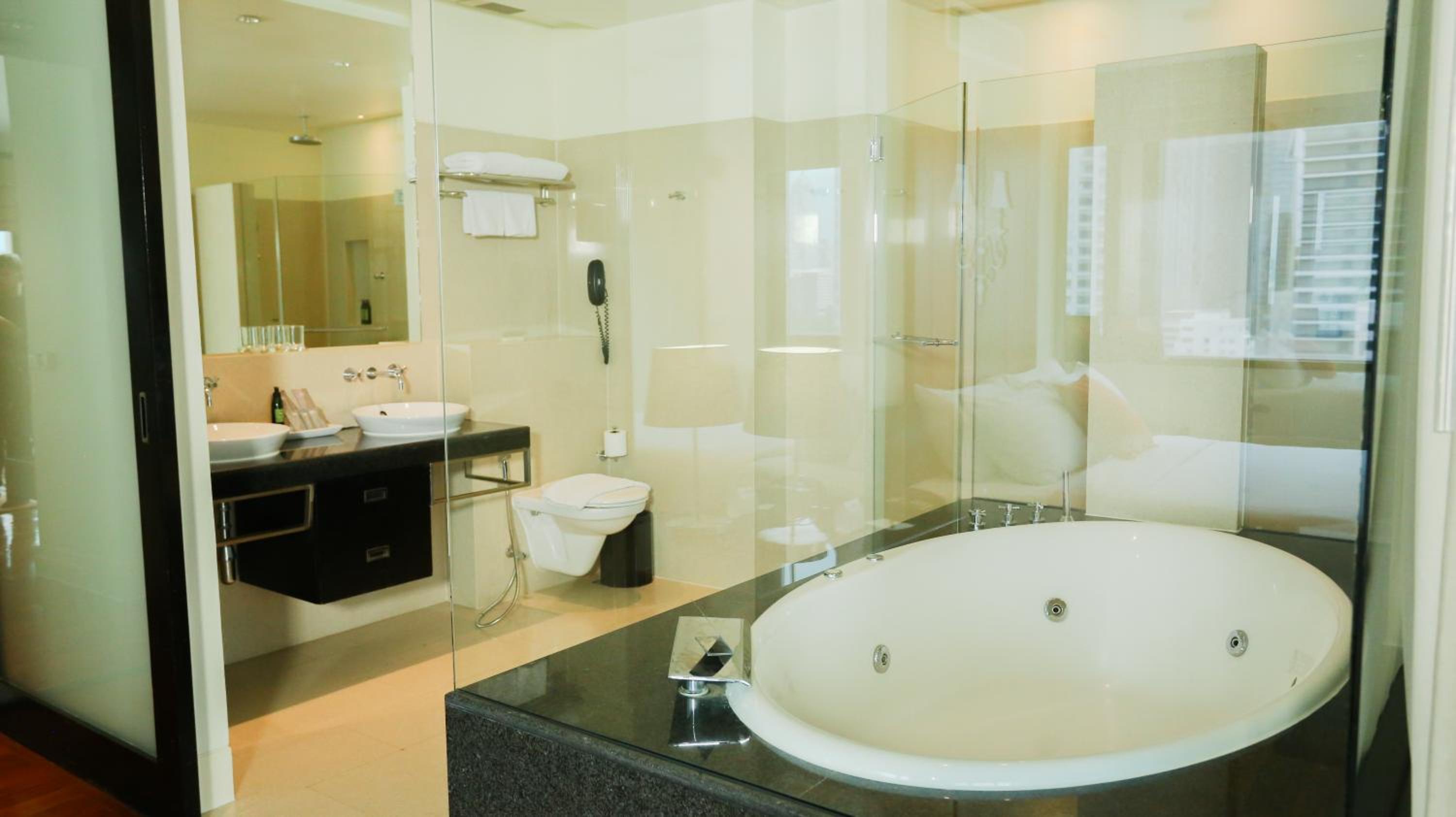 Deluxe Double Room with Balcony photo 2