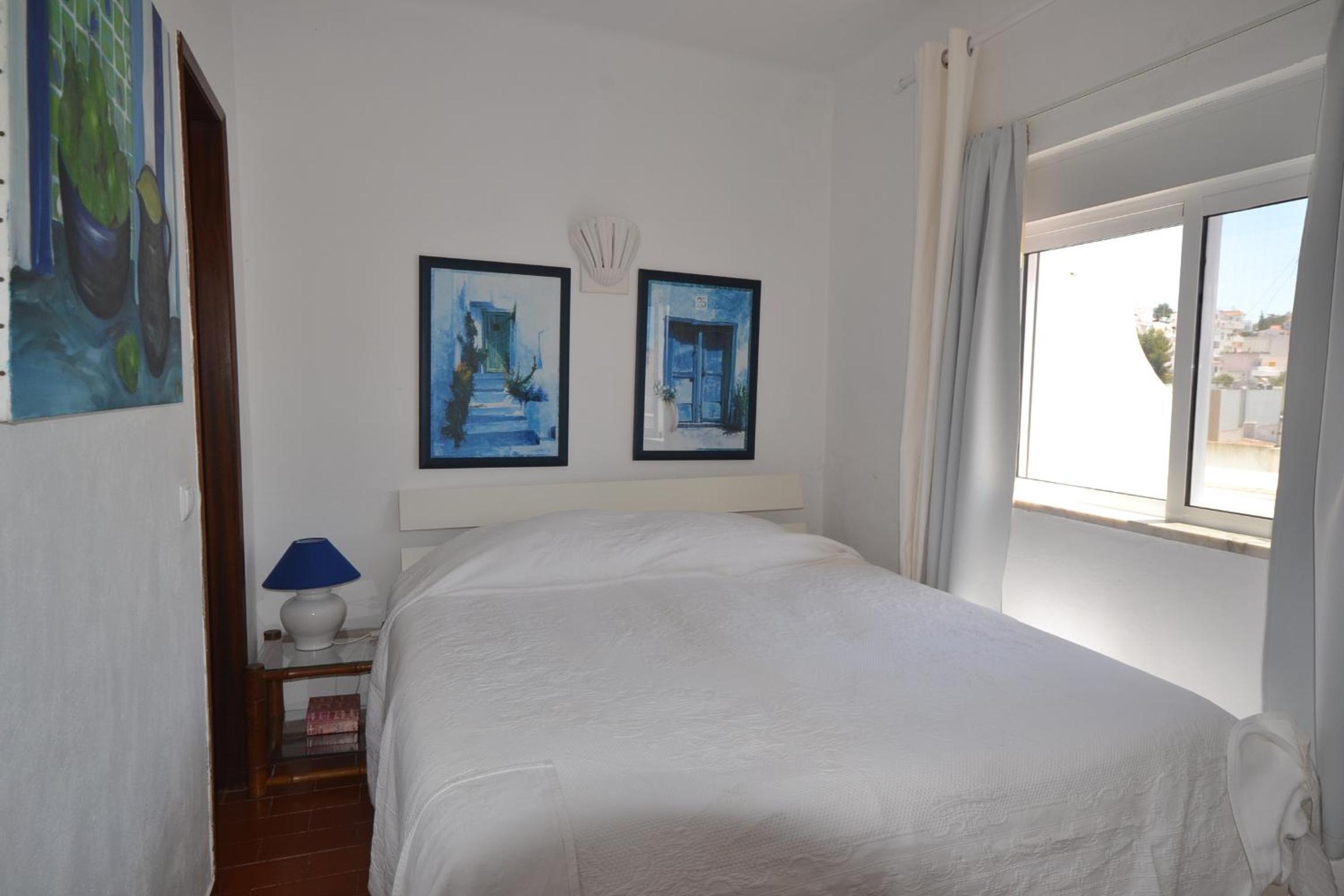 Apartment with Terrace - Photo 8