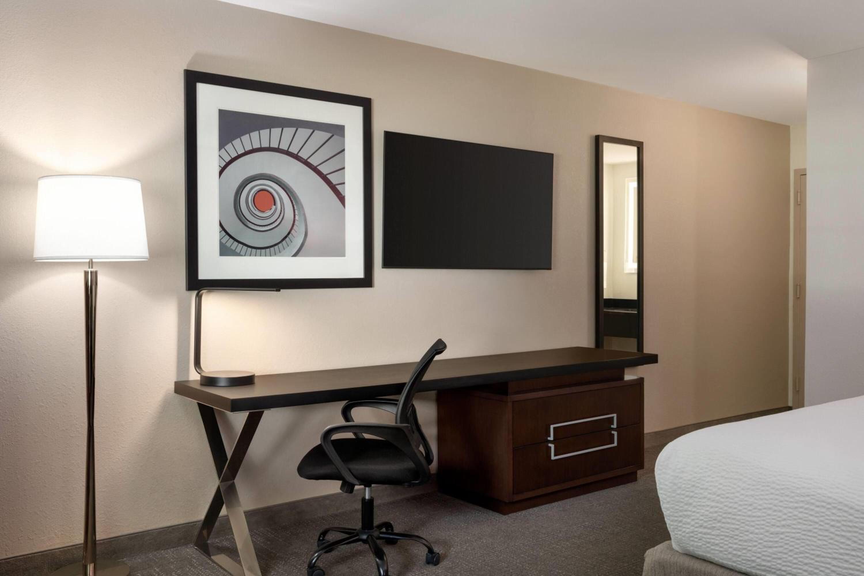 King Studio Suite - Non-Smoking - Photo 4