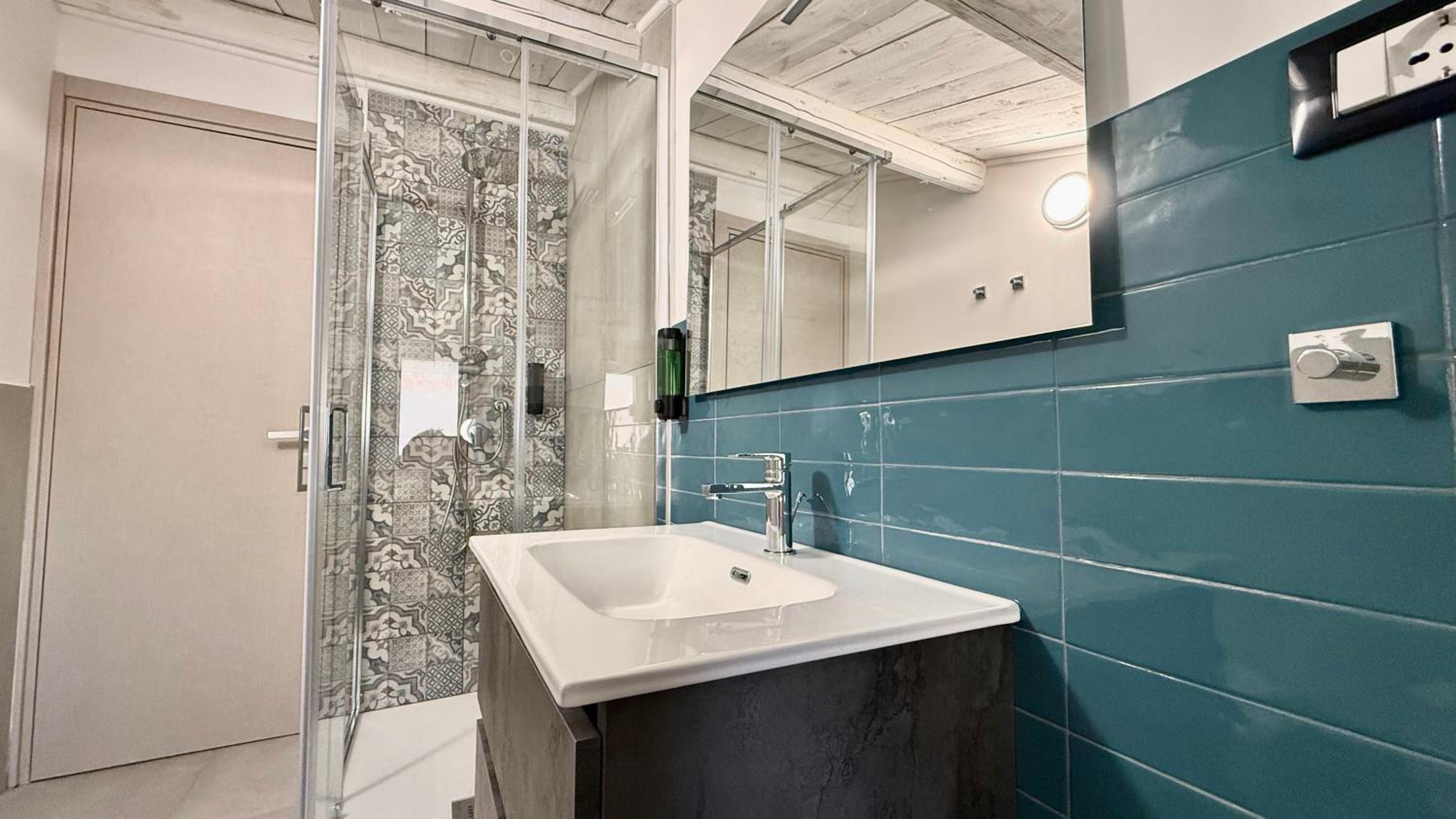 Quadruple Room with Private Bathroom