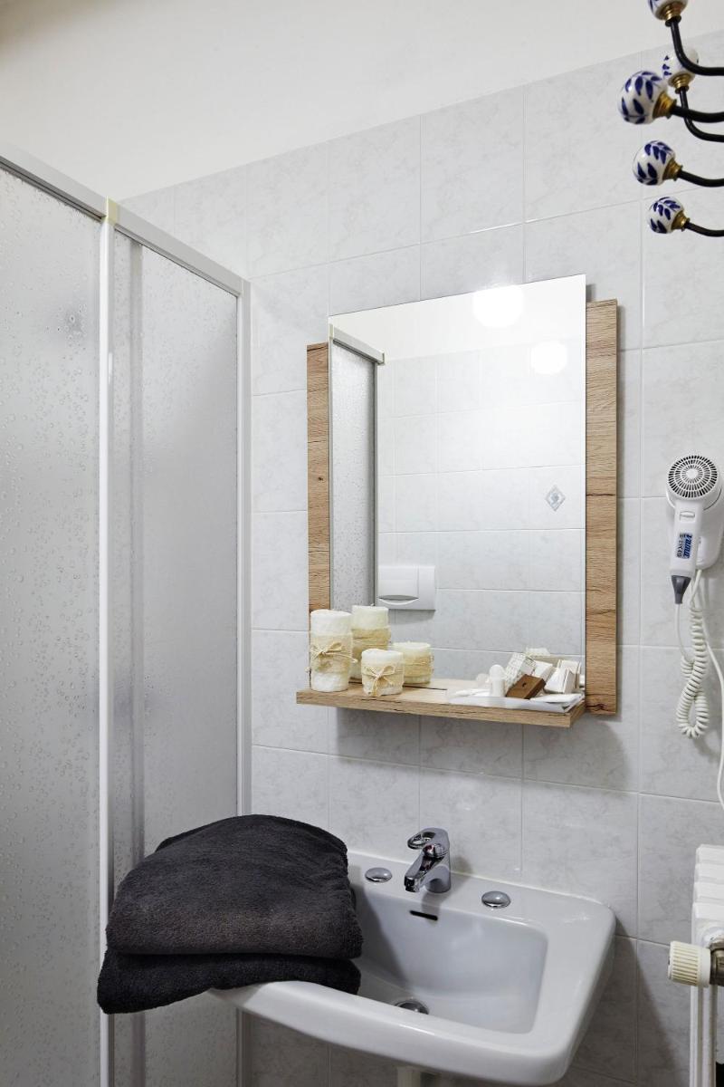 Double Room - Photo 12