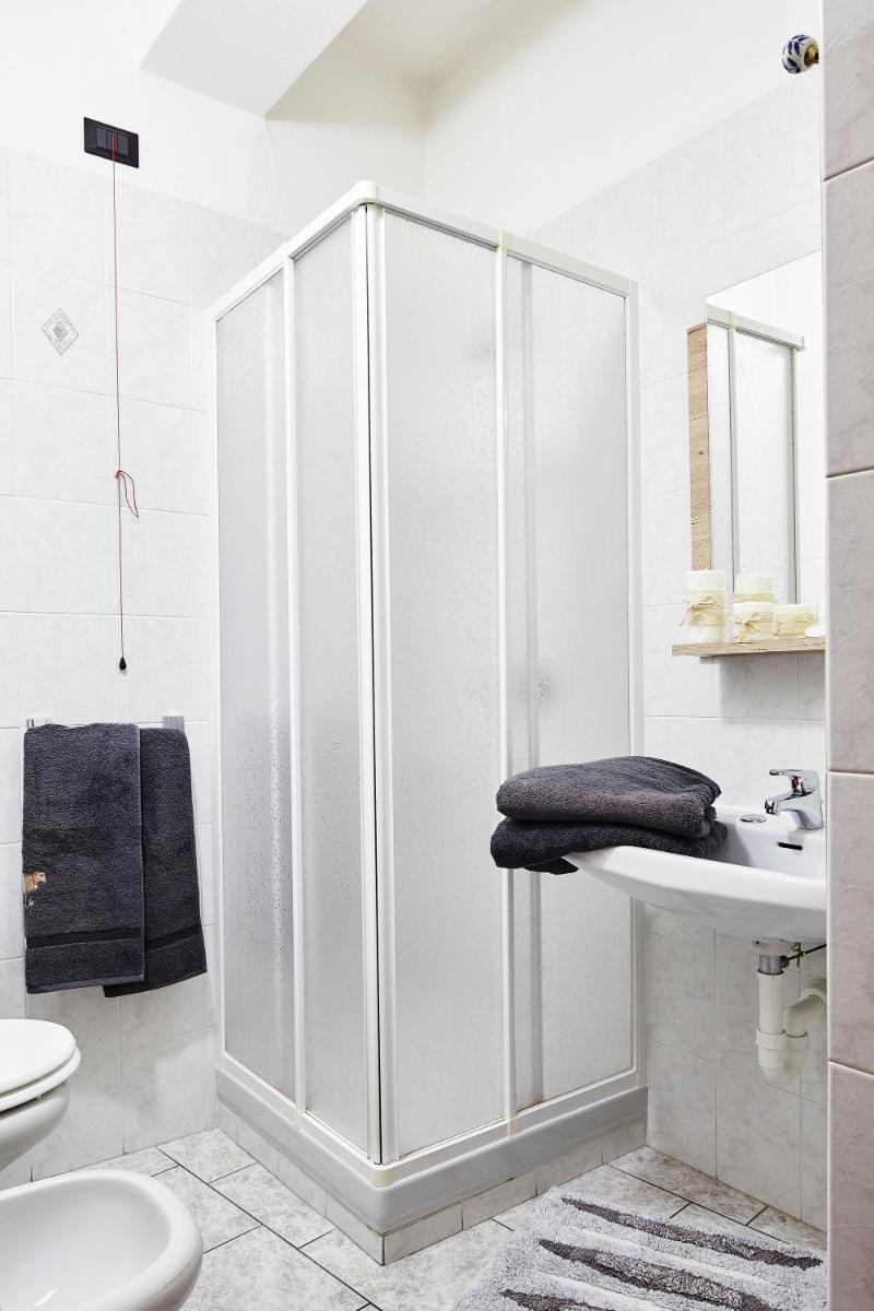 Double Room - Photo 11