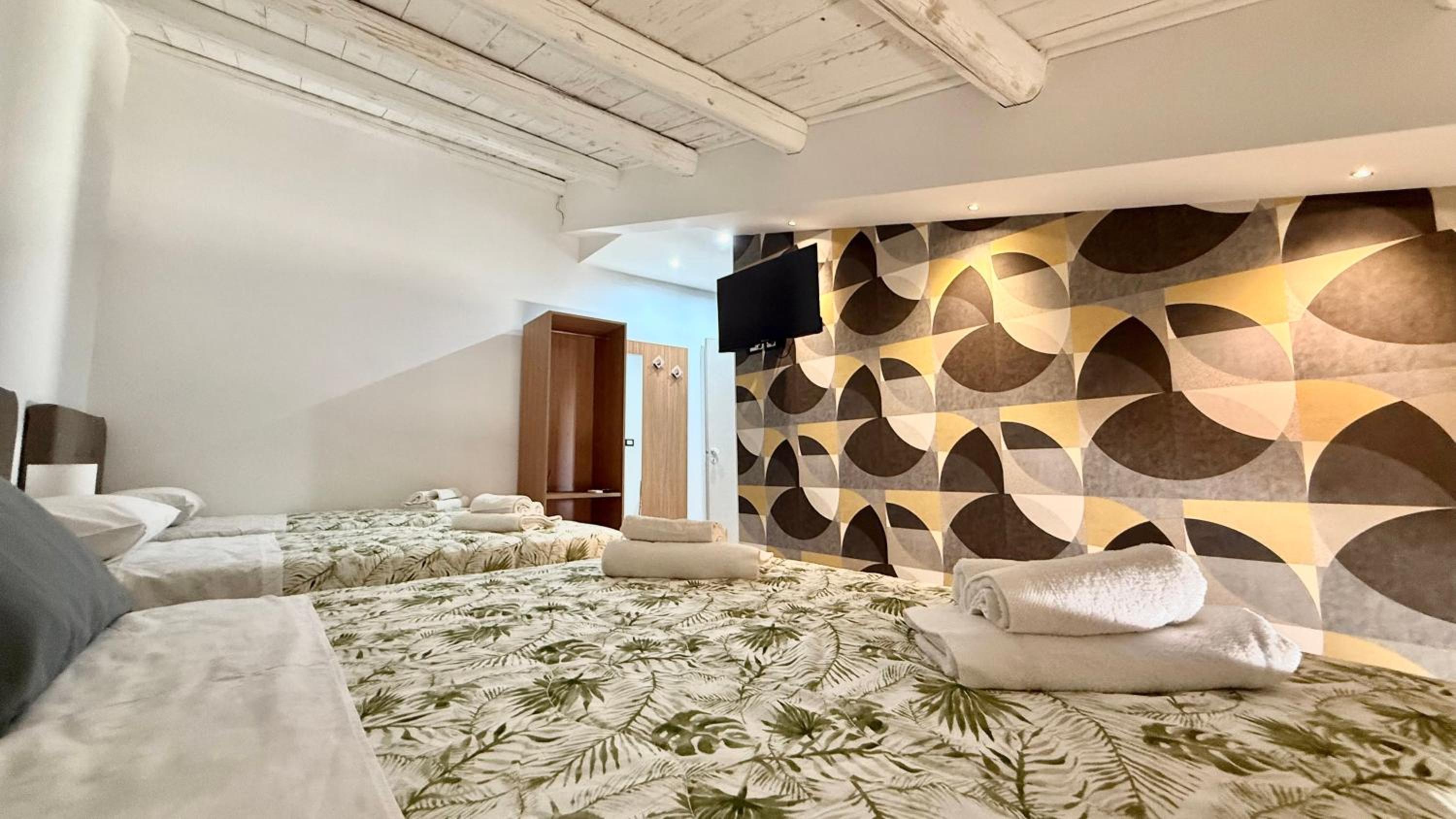 Quadruple Room with Private Bathroom photo 1
