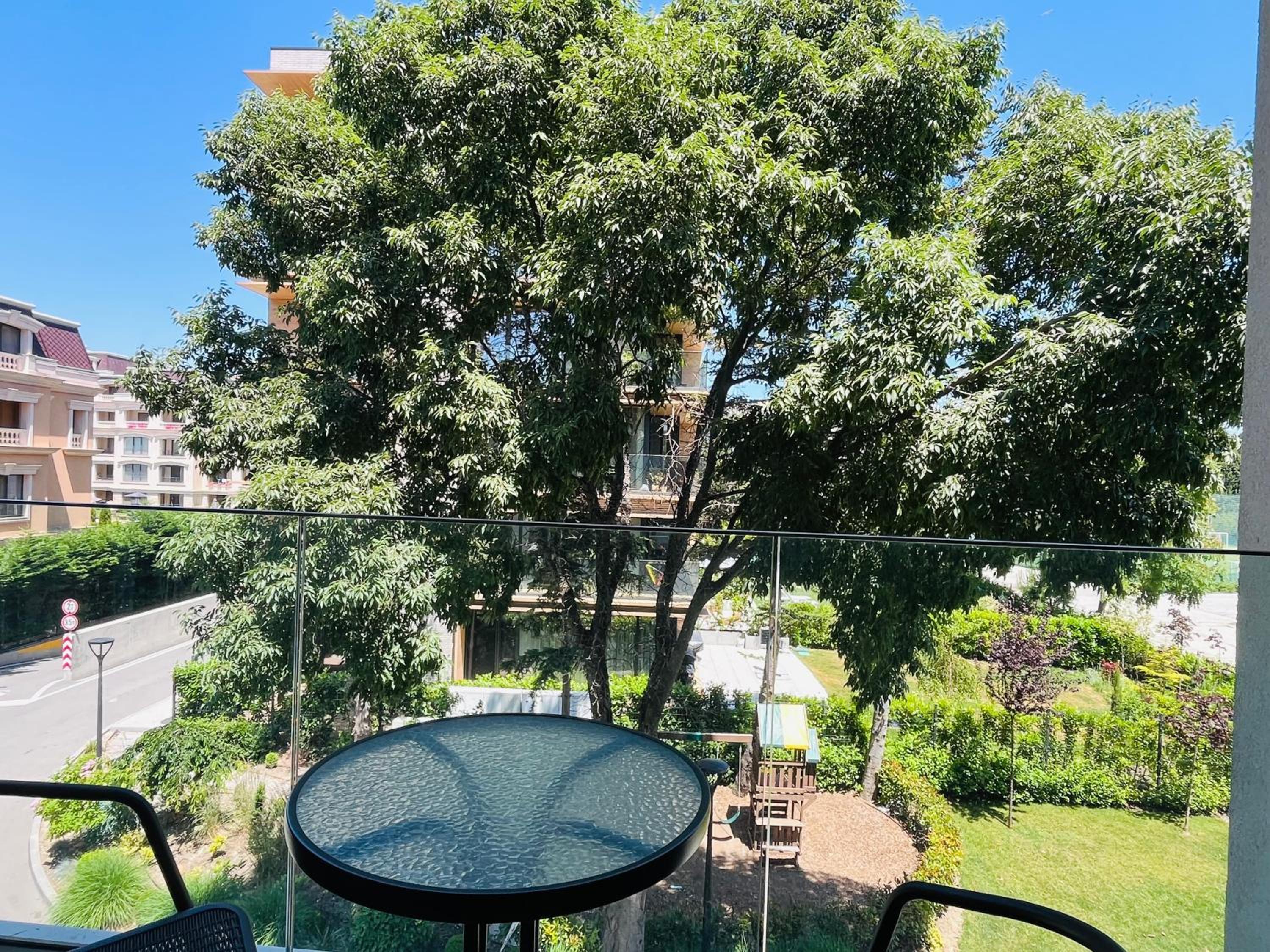 One-Bedroom Apartment with Balcony