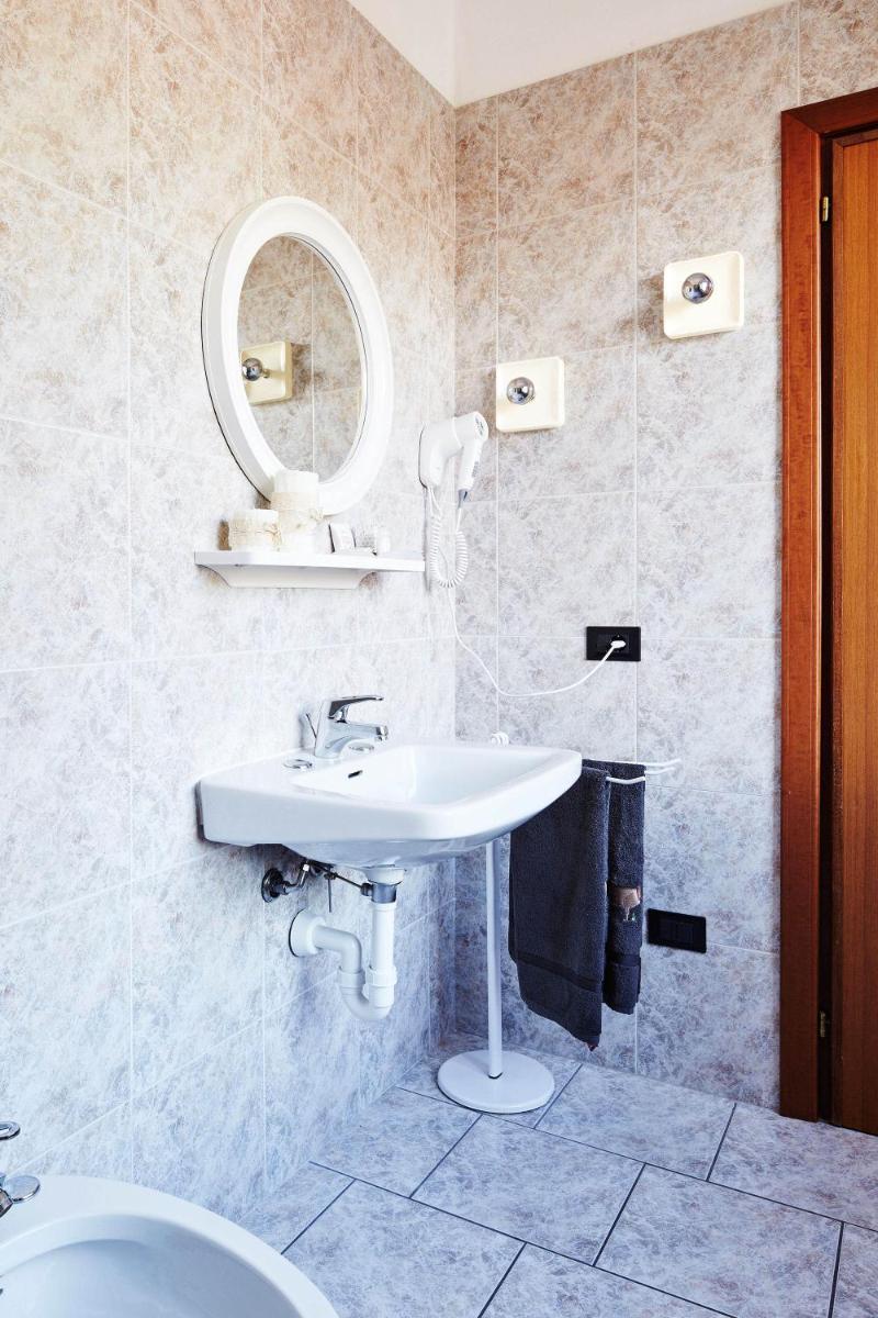 Double Room - Photo 13