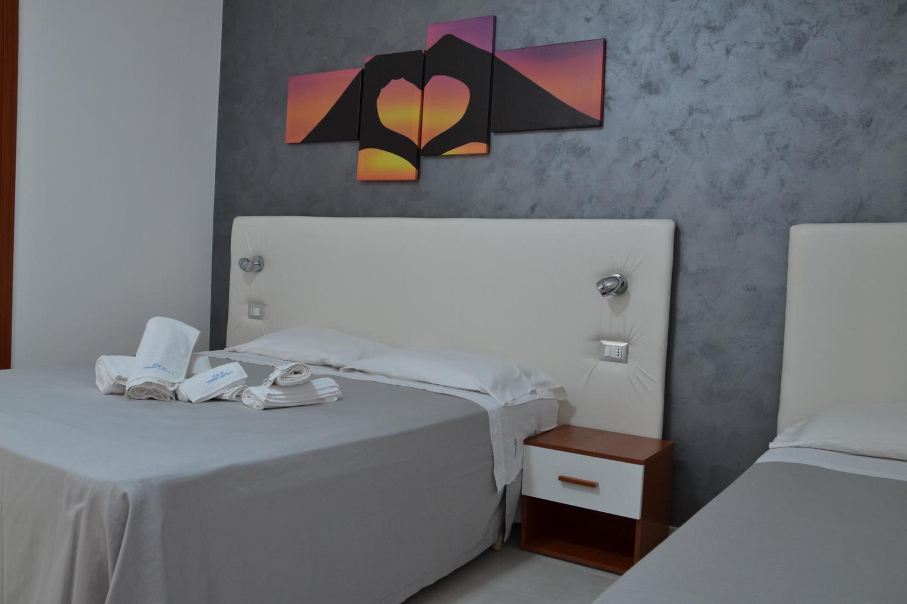 Triple Room with Private Bathroom - Photo 2