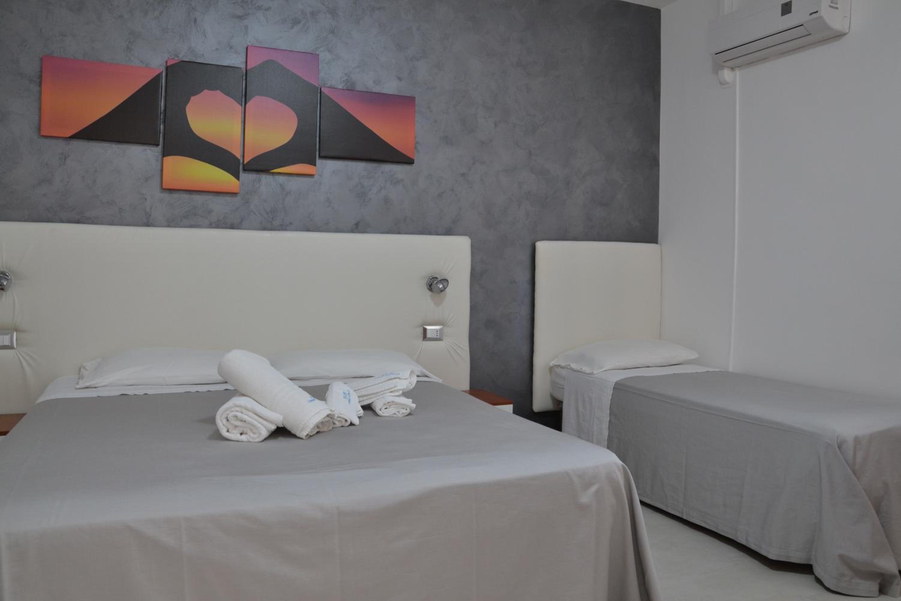 Triple Room with Private Bathroom - Photo 4