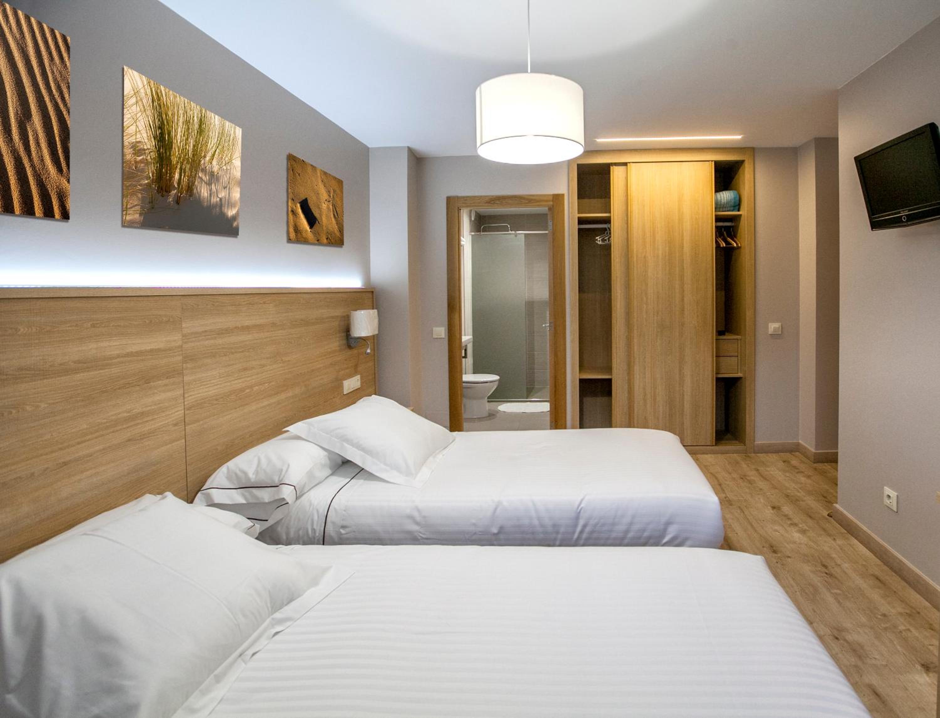 Double Room with Private Bathroom photo 2