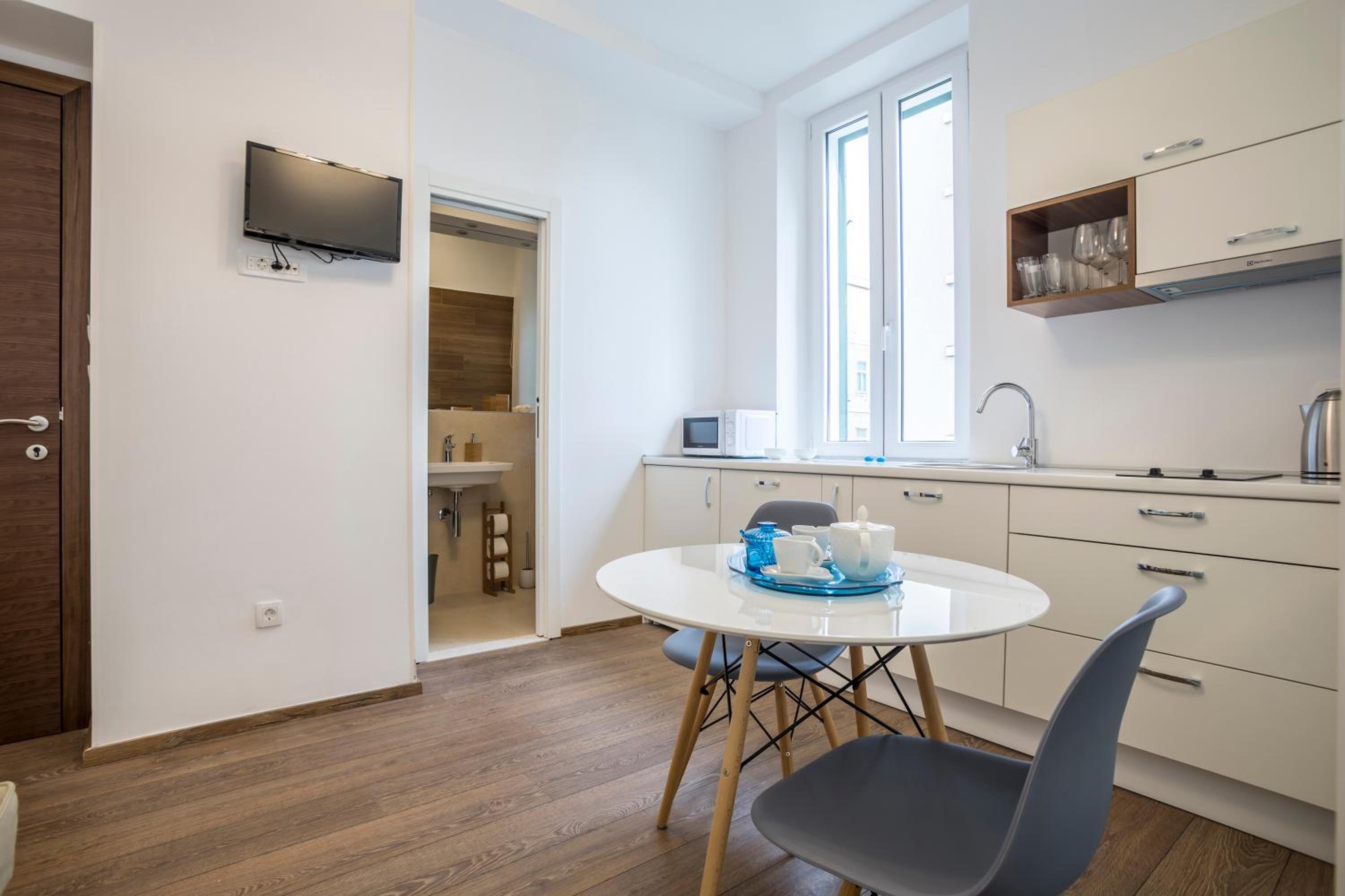 Studio Apartment - Photo 11