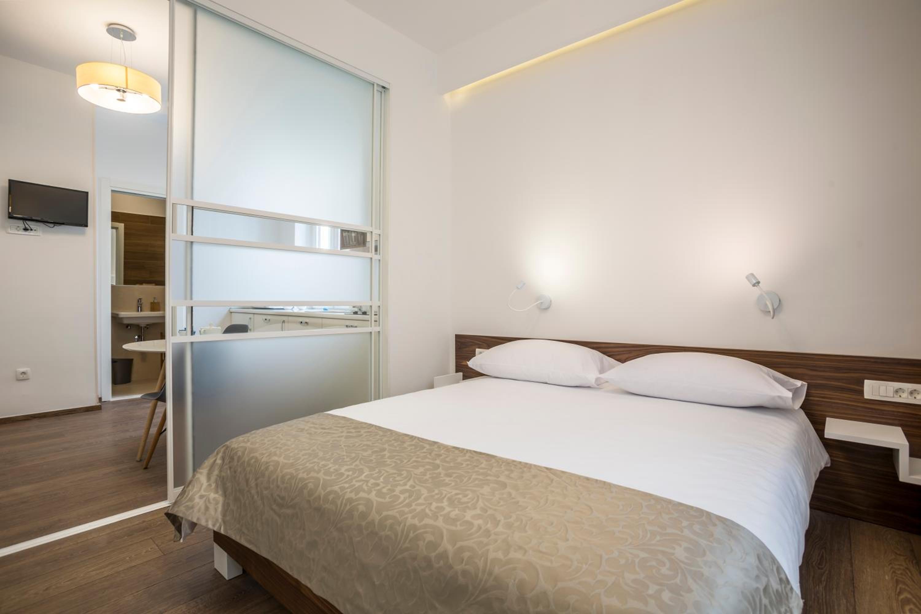 Studio Apartment - Photo 9
