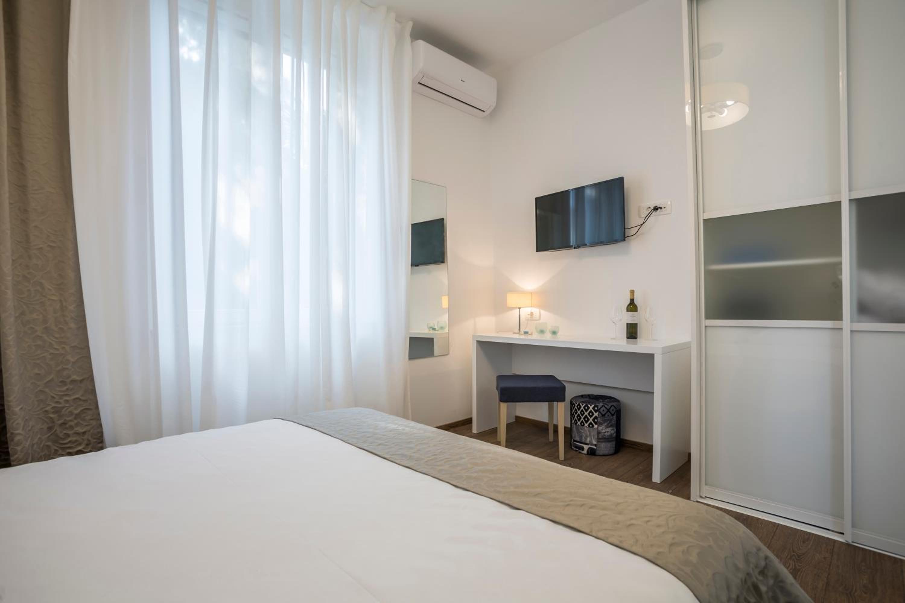 Studio Apartment - Photo 7
