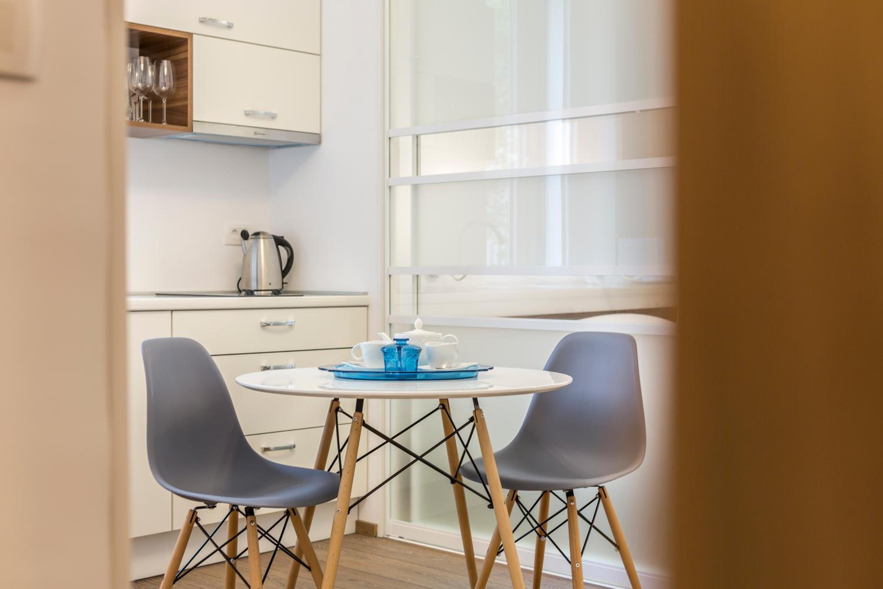 Studio Apartment - Photo 2