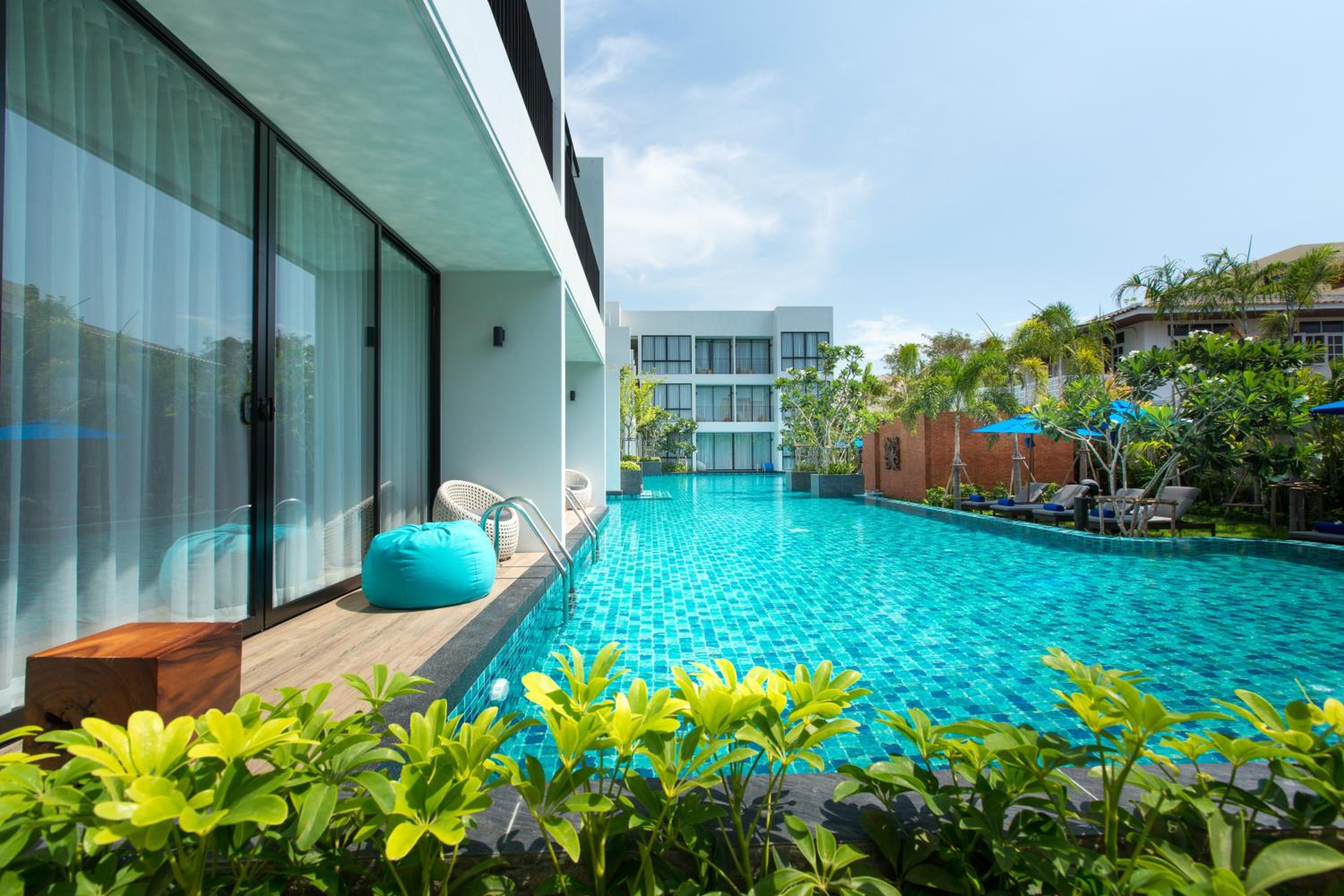 Pool Access Deluxe - Photo 6