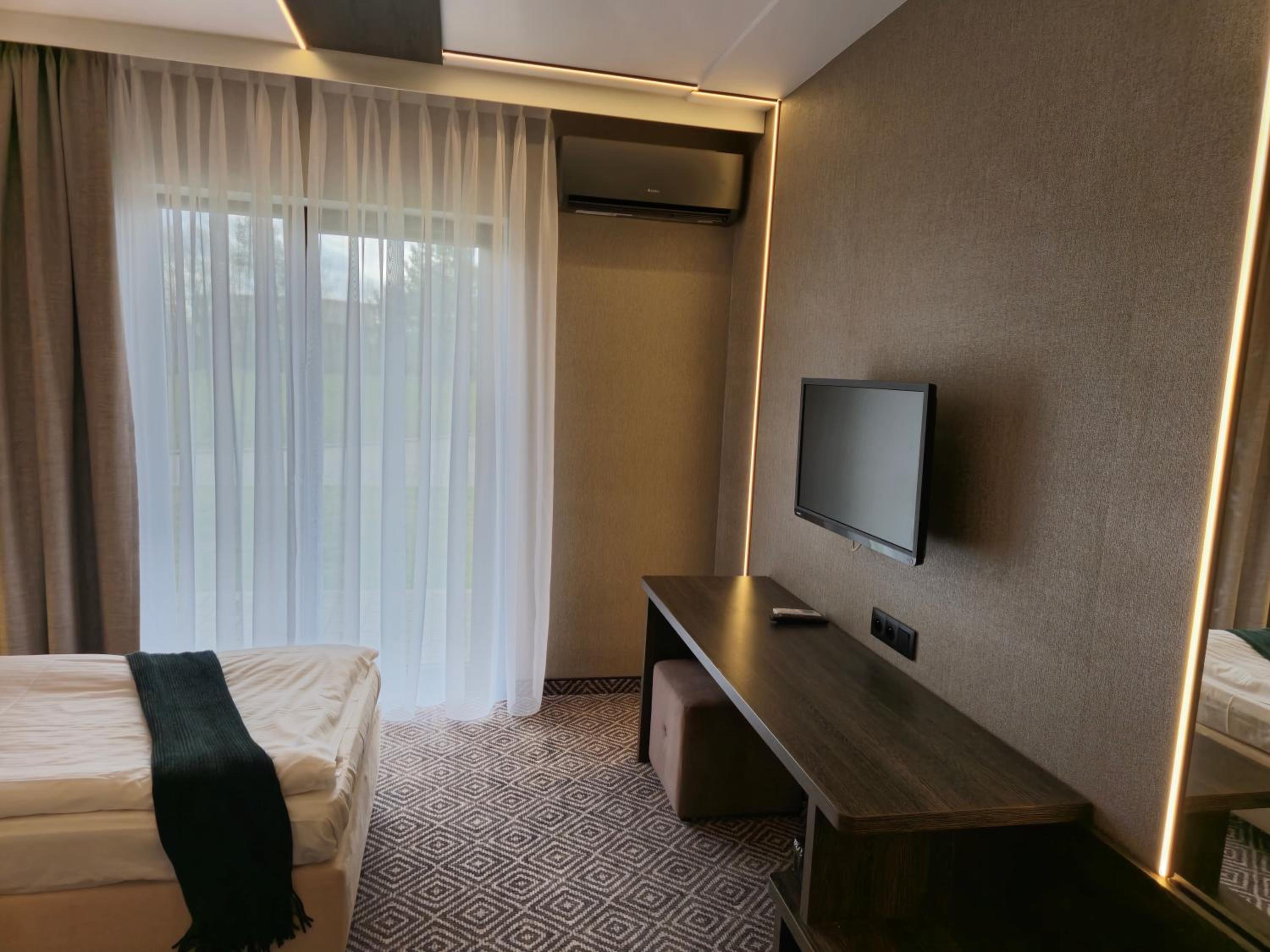 Deluxe Double or Twin Room photo 3