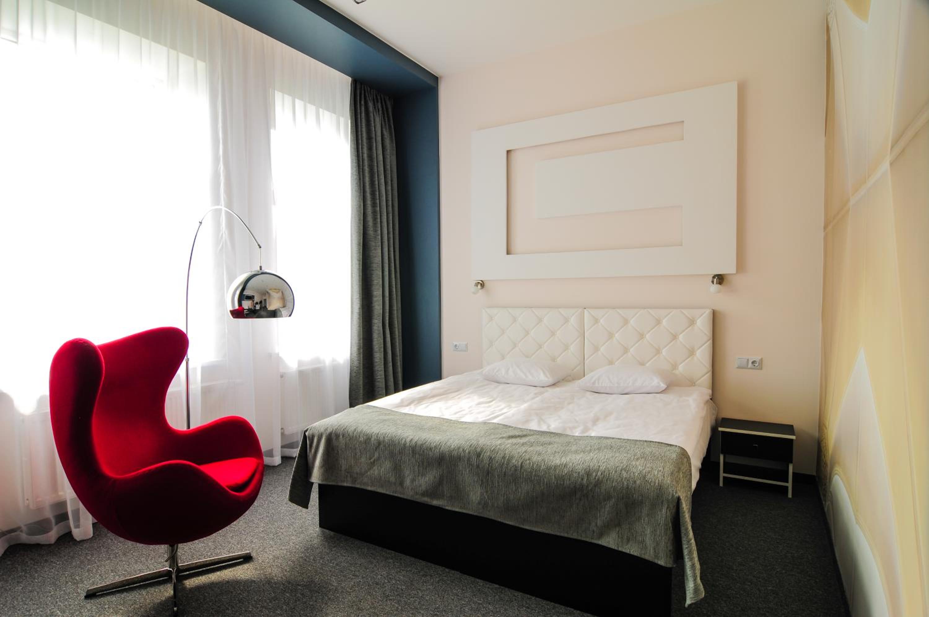 Business Double or Twin Room with Balcony and Sofa Bed - Photo 1