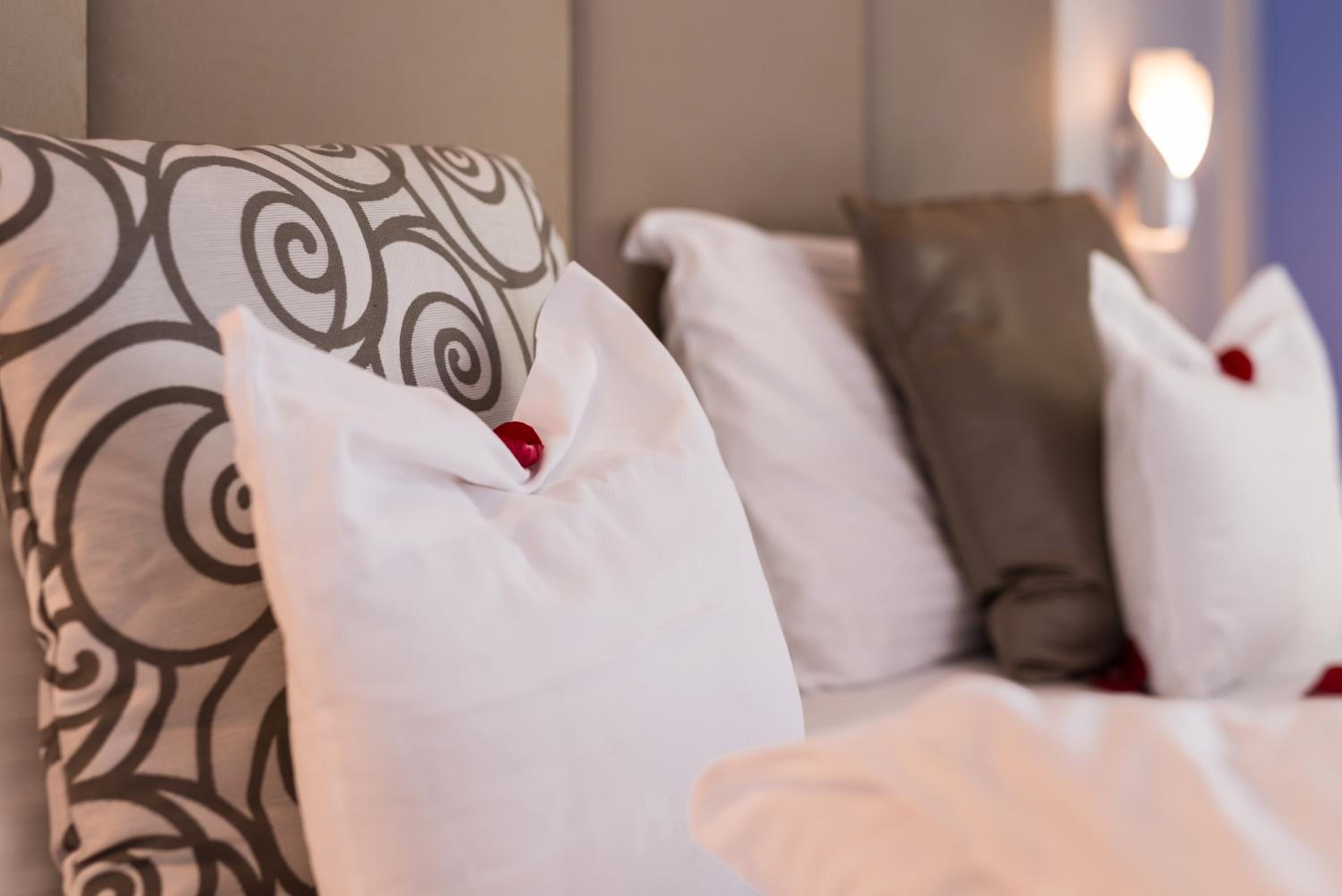 Romantic Double or Twin Room with Balcony photo 3