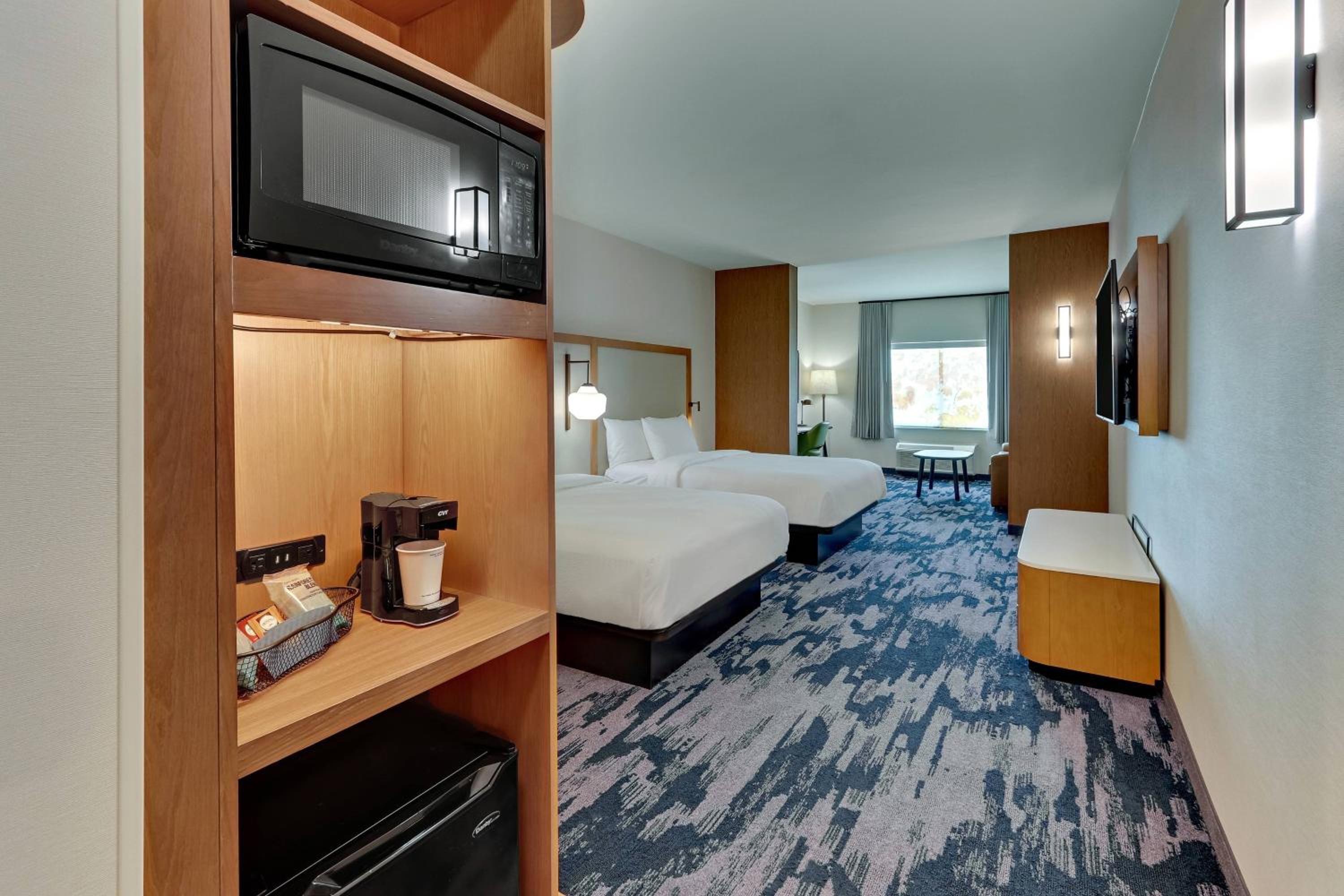 Queen Room with Two Queen Beds, Bathtub and Sofa Bed - Mobility Access