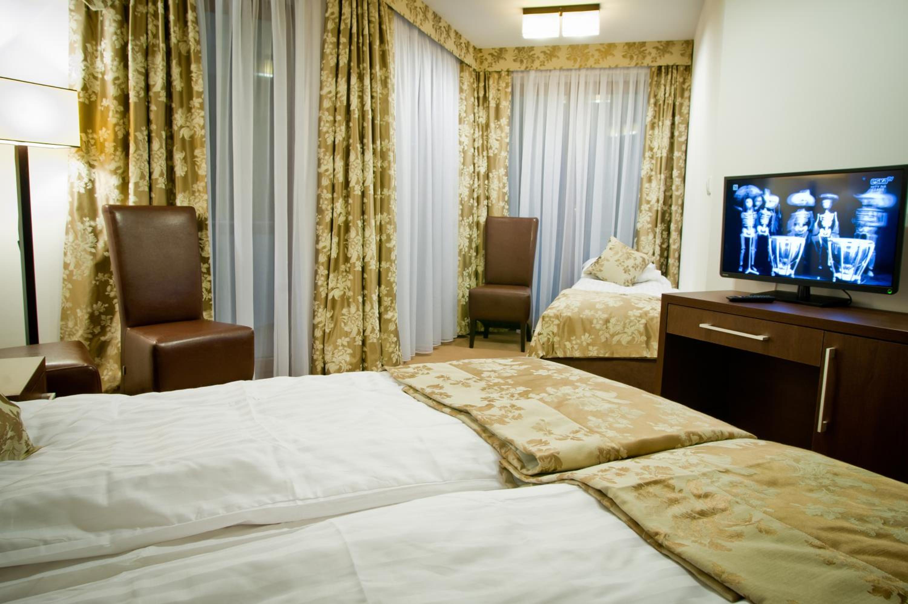 Quintuple Room
