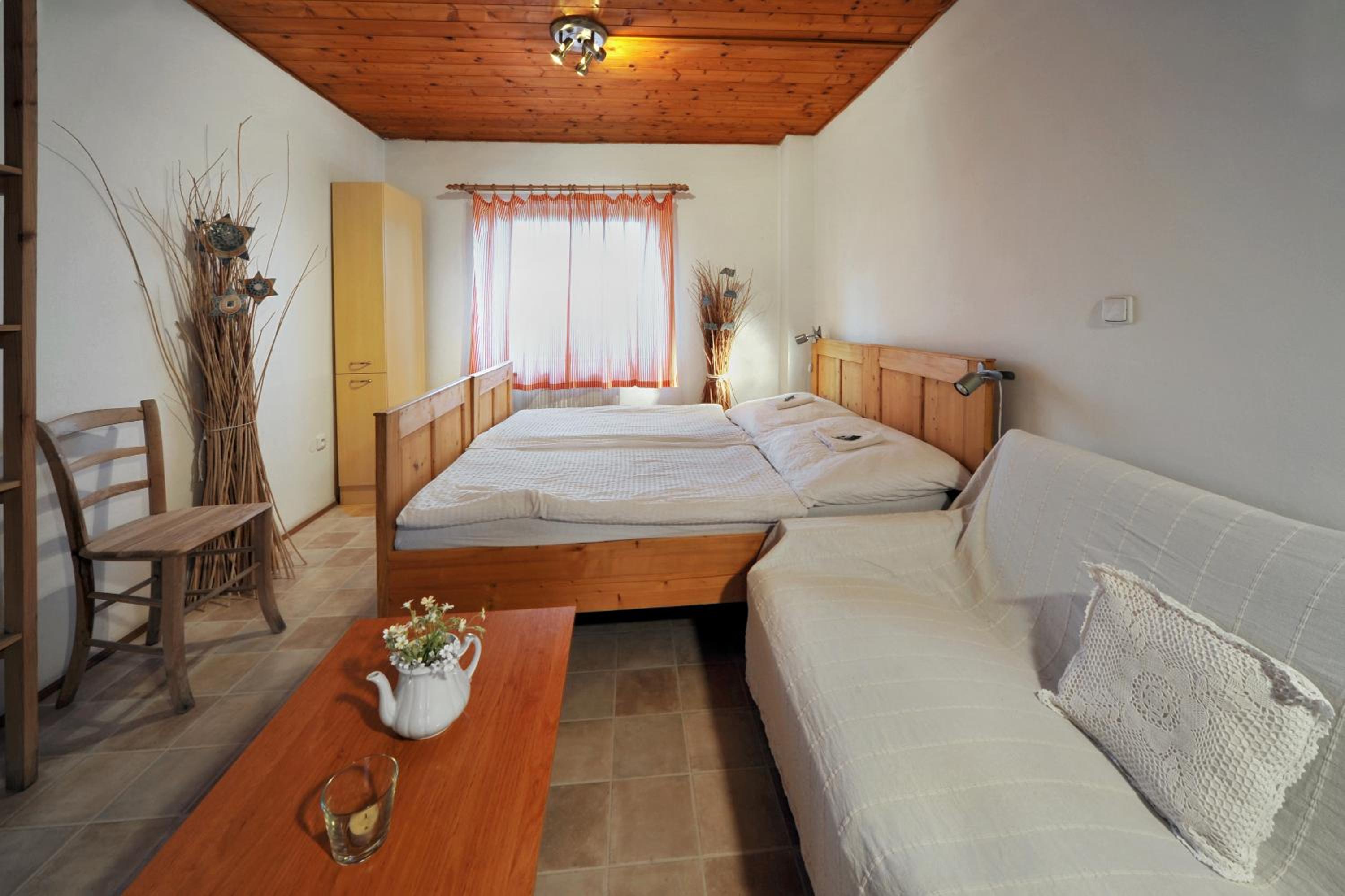 Double or Twin Room with Private Bathroom - Photo 16