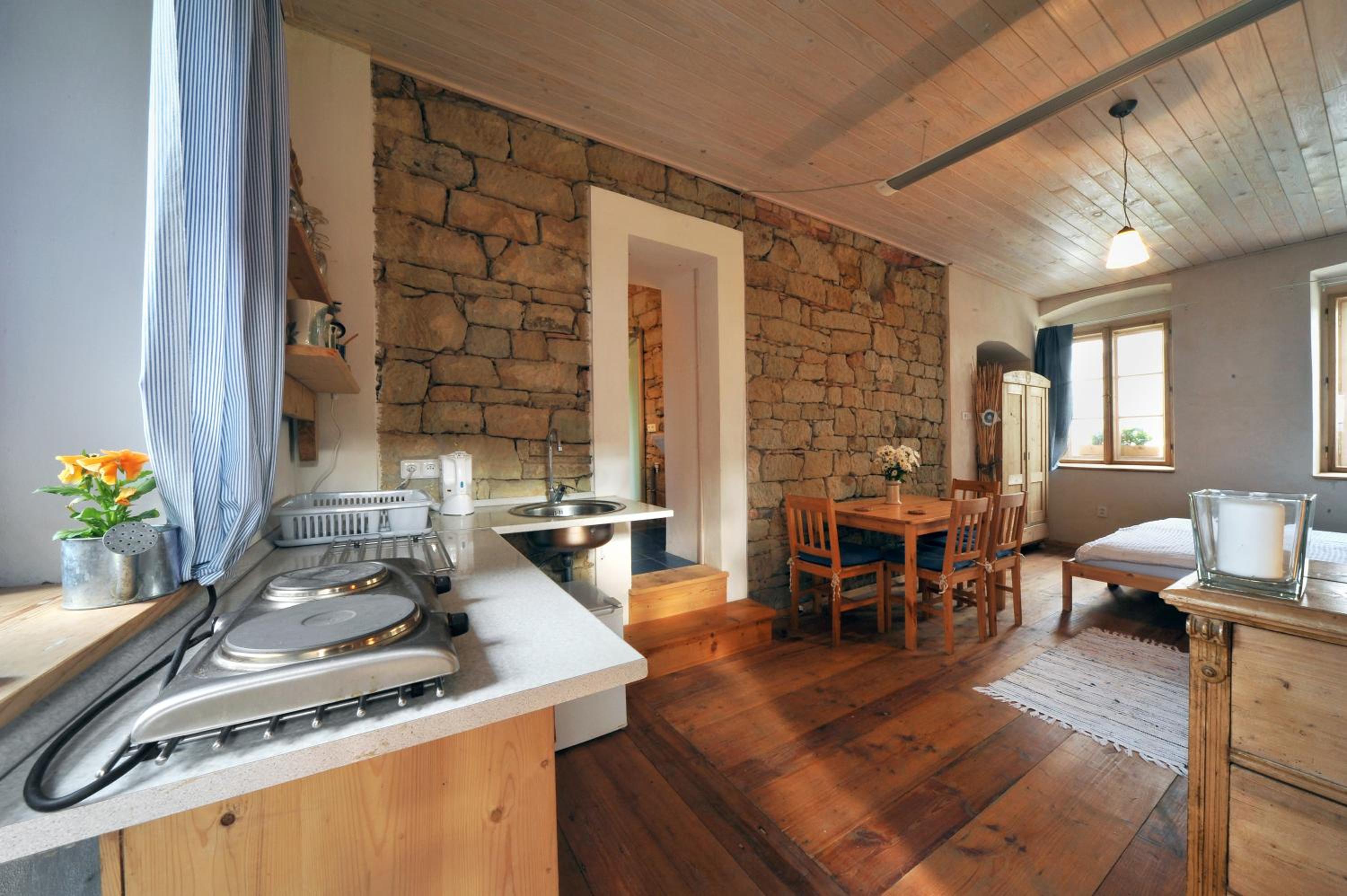 Double or Twin Room with Private Bathroom - Photo 14