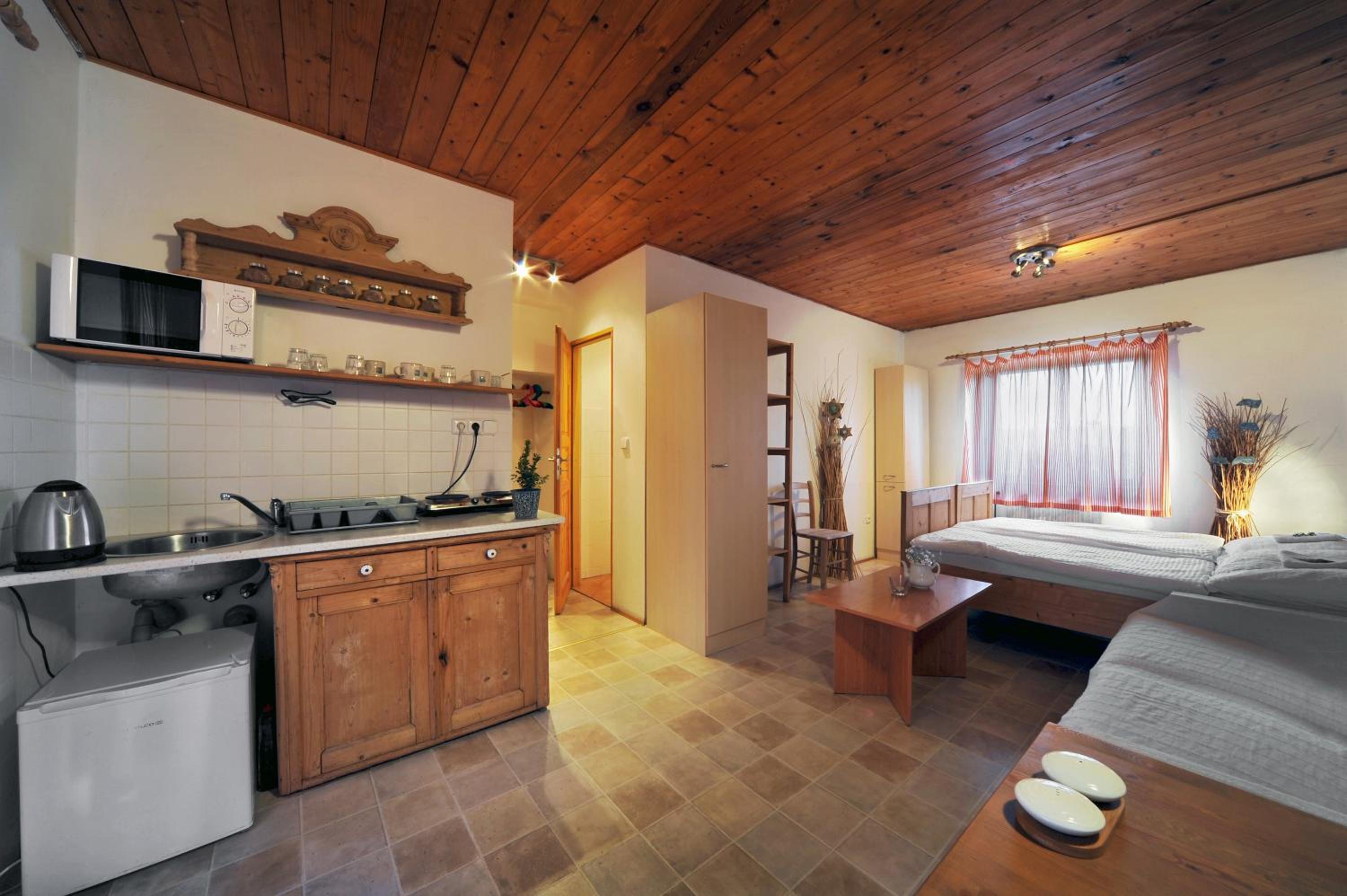 Double or Twin Room with Private Bathroom - Photo 17