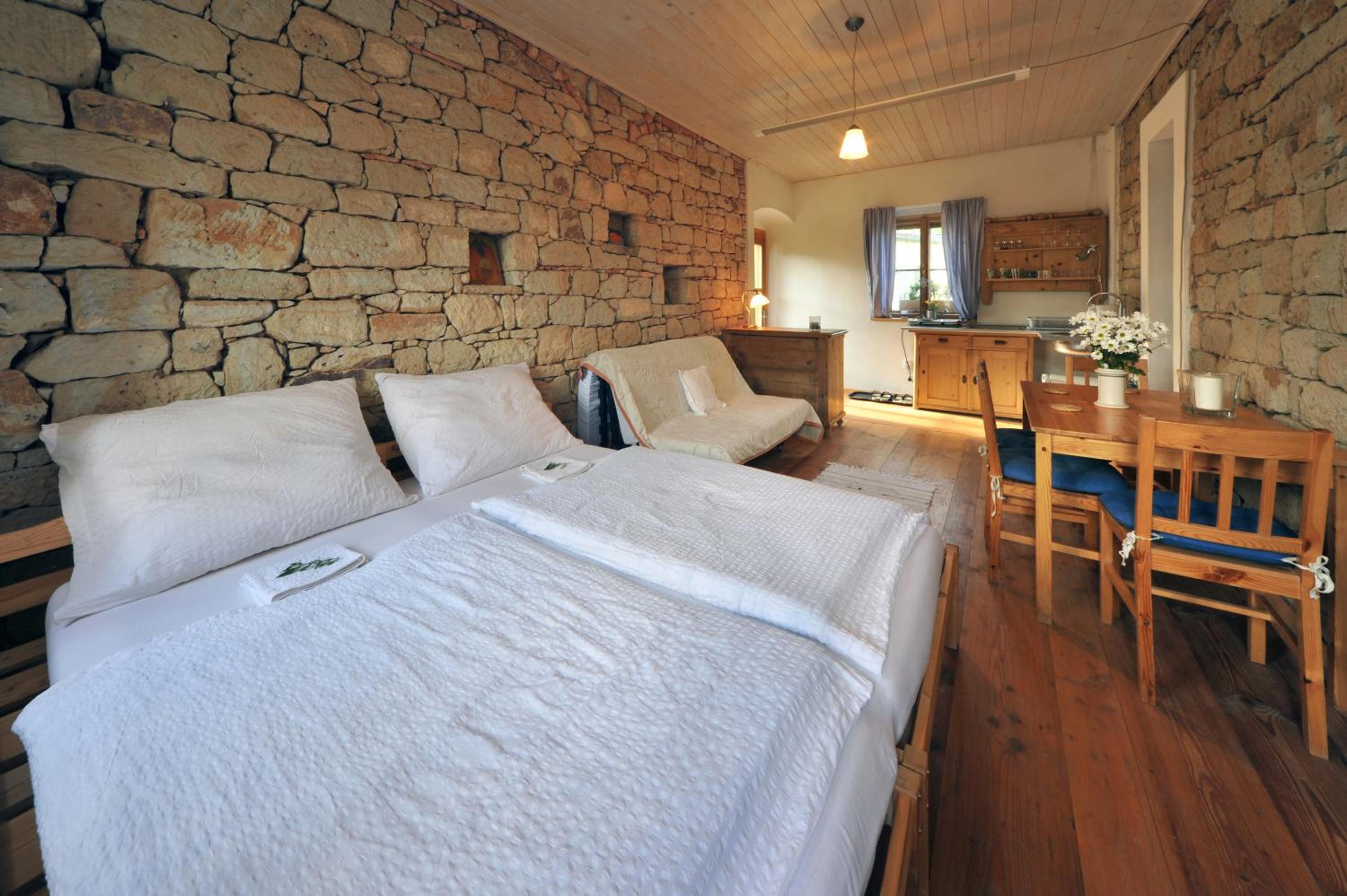Double or Twin Room with Private Bathroom - Photo 6