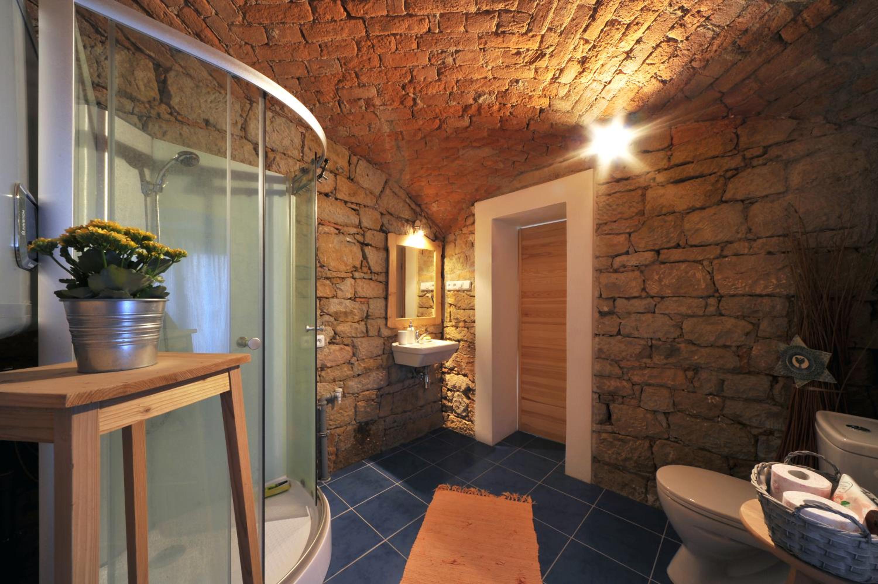 Double or Twin Room with Private Bathroom - Photo 15