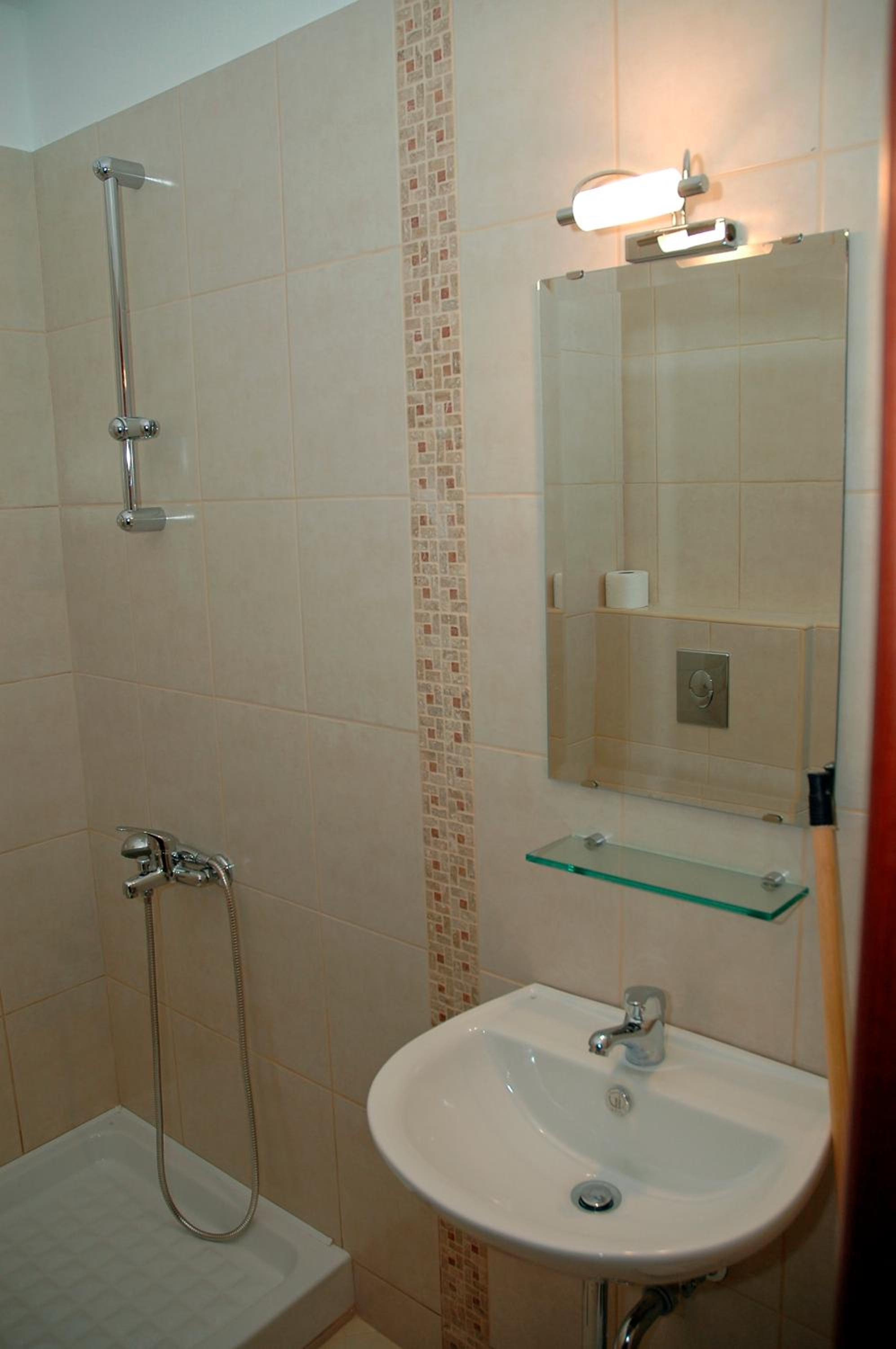 One-Bedroom Apartment photo 3