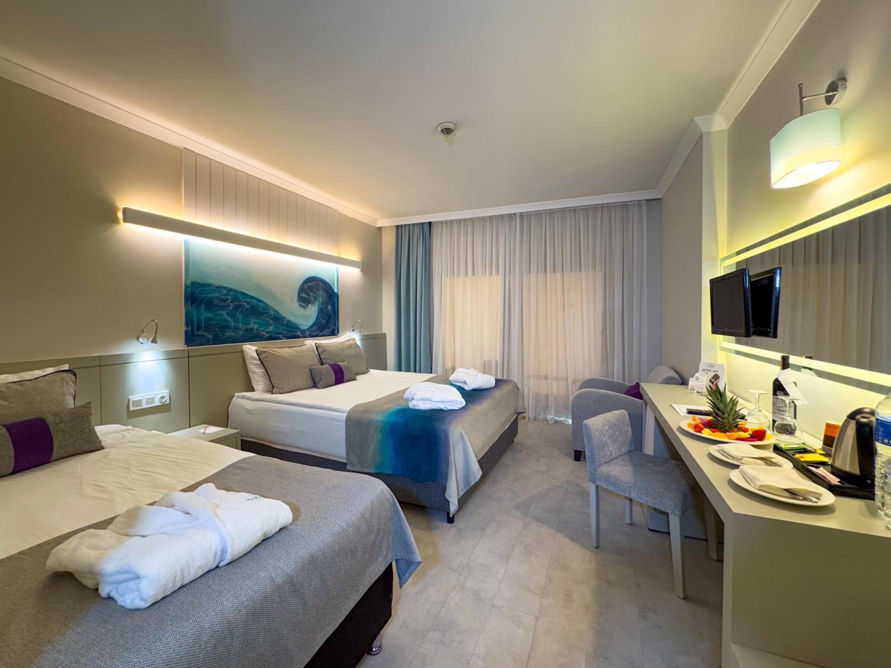 Deluxe Double Room with Side Sea View