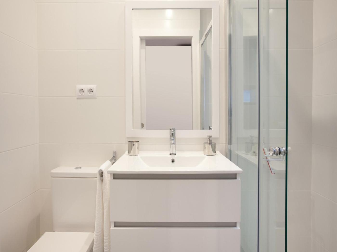 2 Bedroom Apartment - Ronda de Sant Pau 17 photo 2