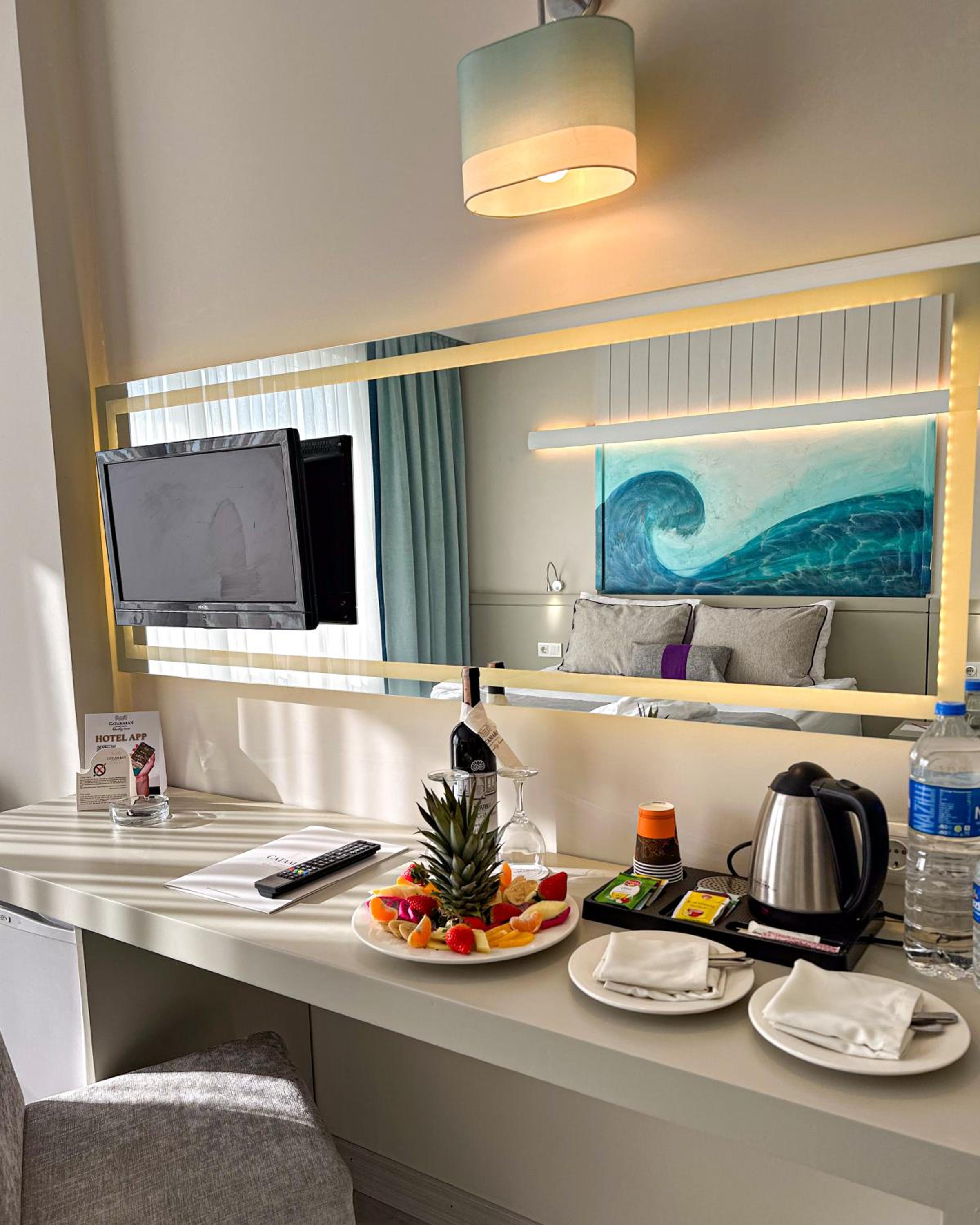 Deluxe Double Room with Side Sea View photo 3